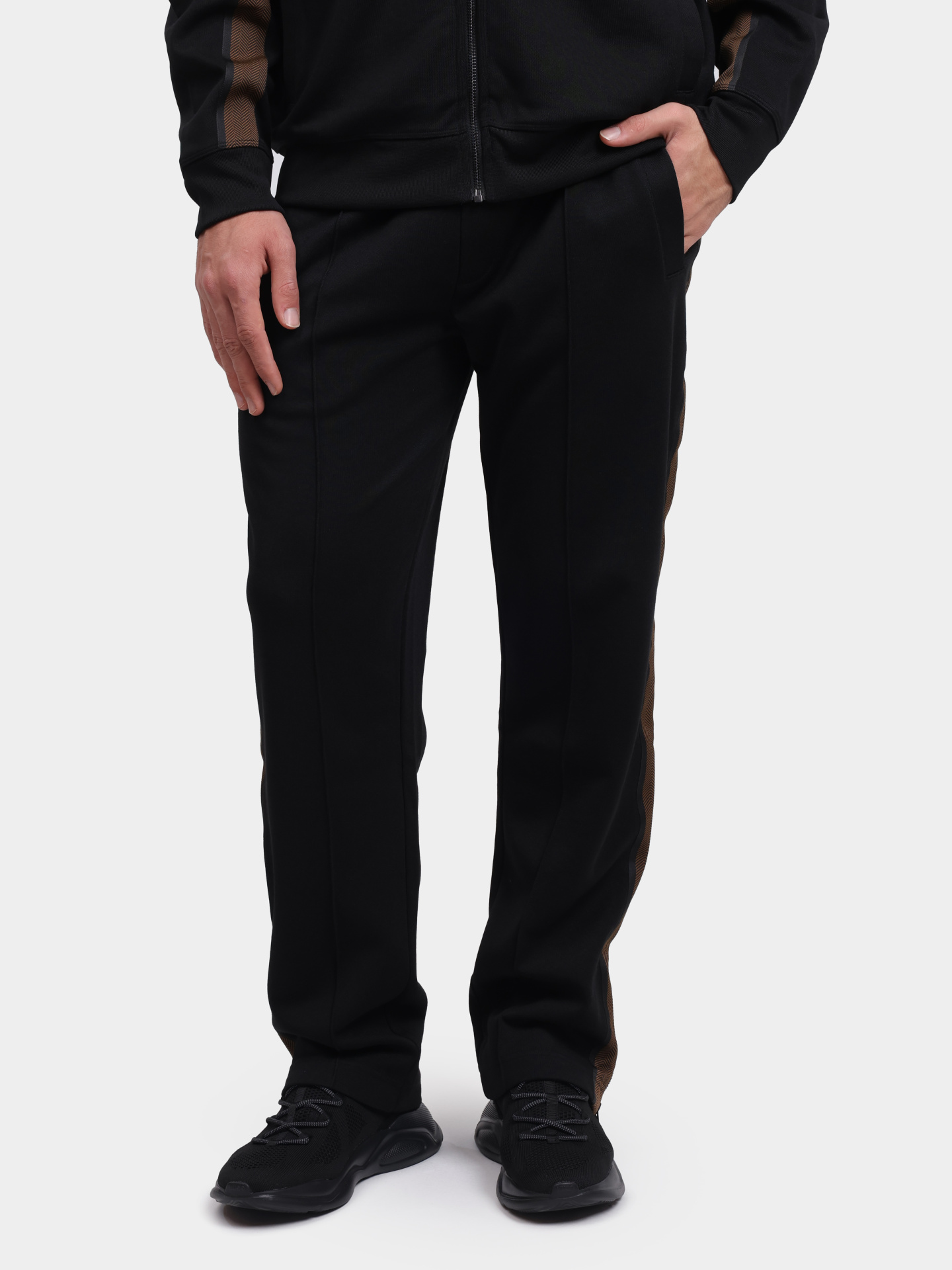 Брюки спортивные Hugo 50542819 001 черные мужские с лампасами — купить в интернет-магазине Verdistore