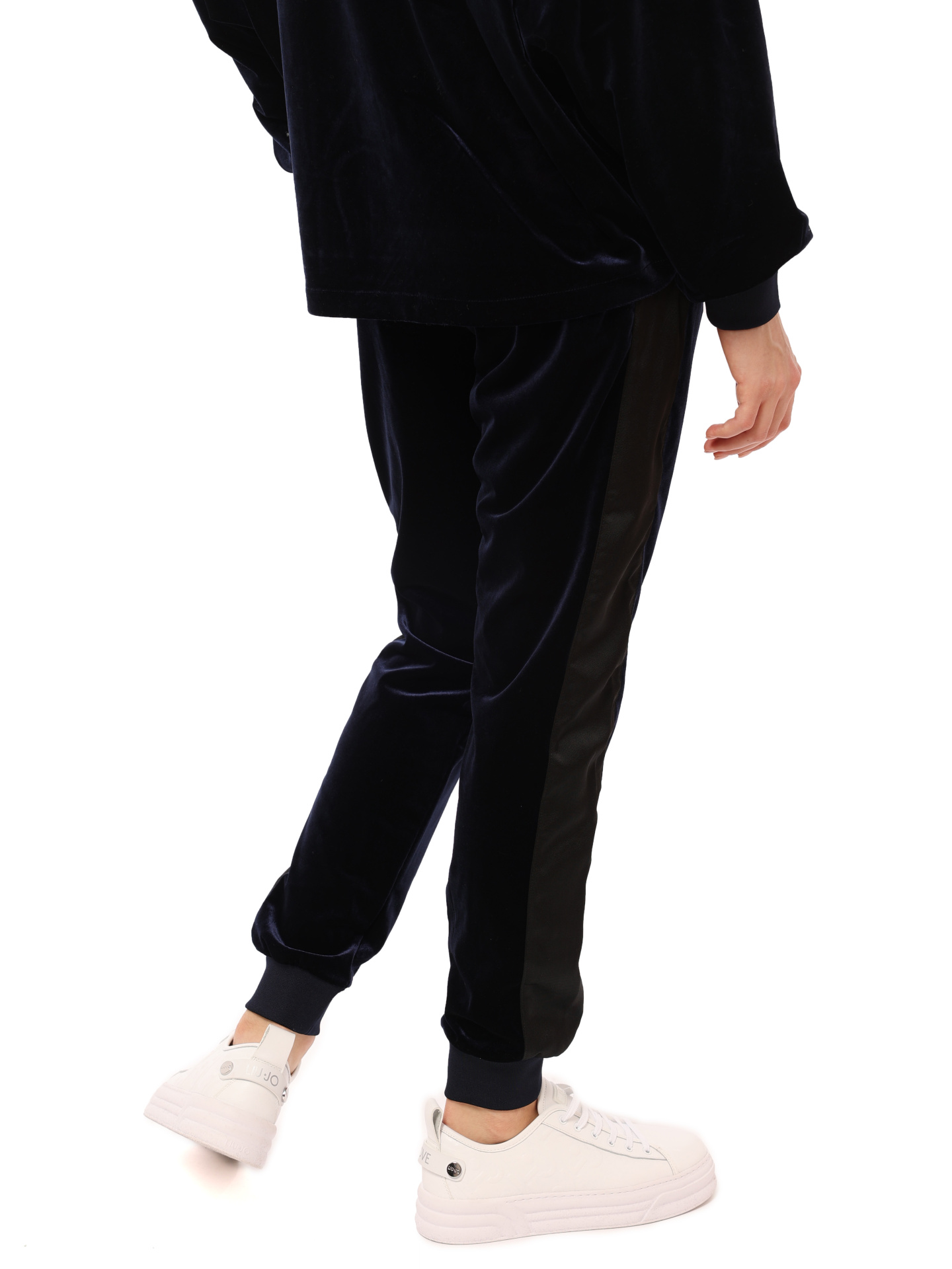 Брюки спортивные Armani Exchange 6LYP79 YJ9WZ 1593 темно-синие женские из бархата — купить в интернет-магазине Verdistore