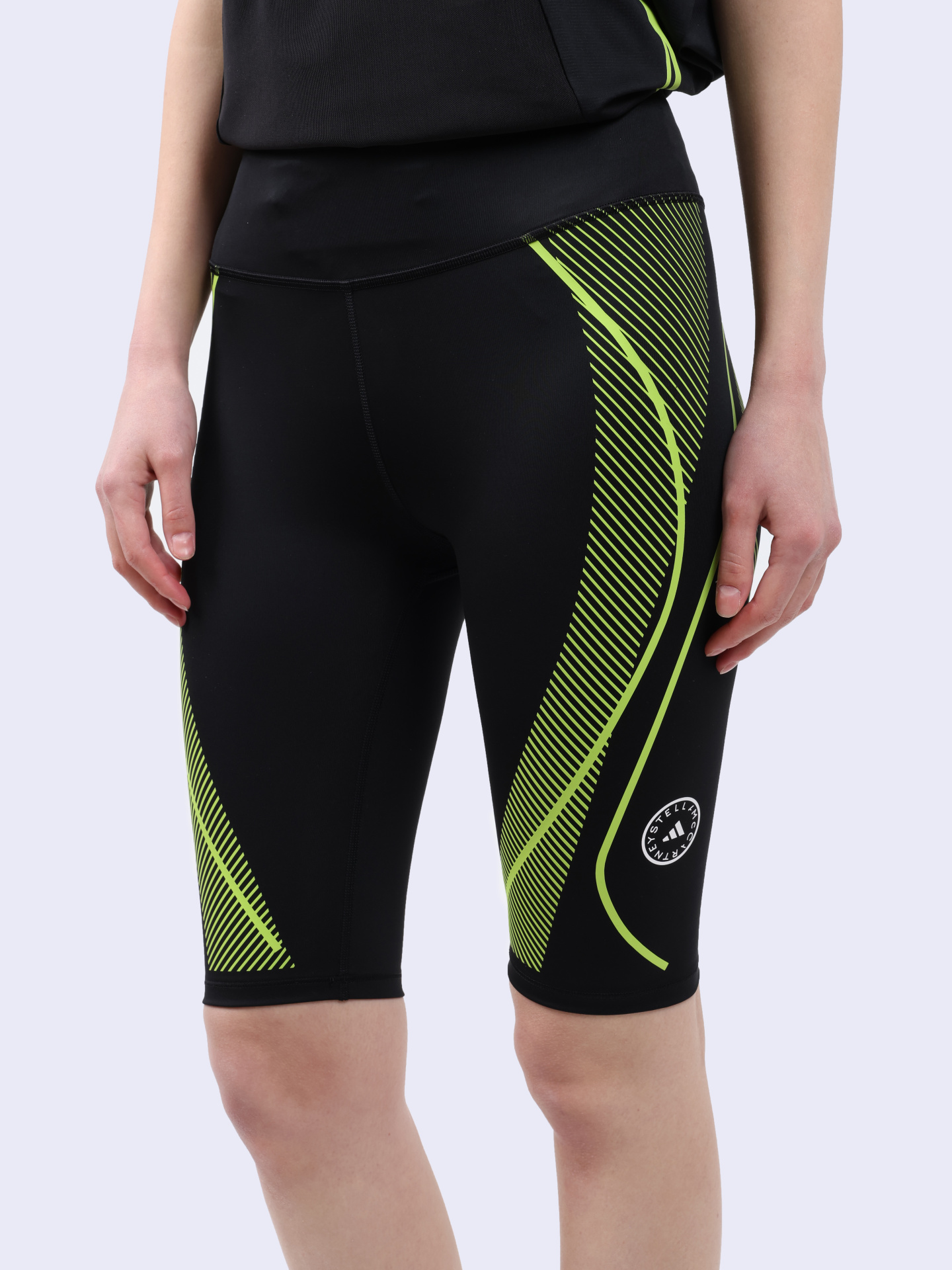 картинка Велосипедки Adidas by Stella McCartney IZ0175 черные женские от магазина Verdistore