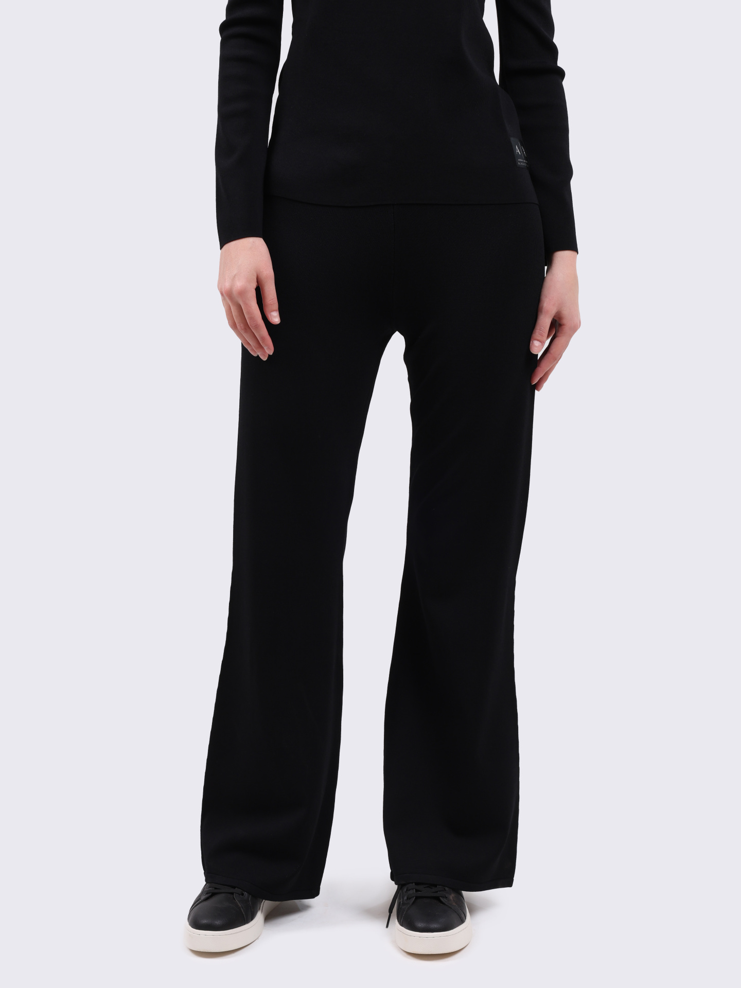 Брюки Armani Exchange XW000050 AF10352 UC001 черные женские клеш — купить в интернет-магазине Verdistore