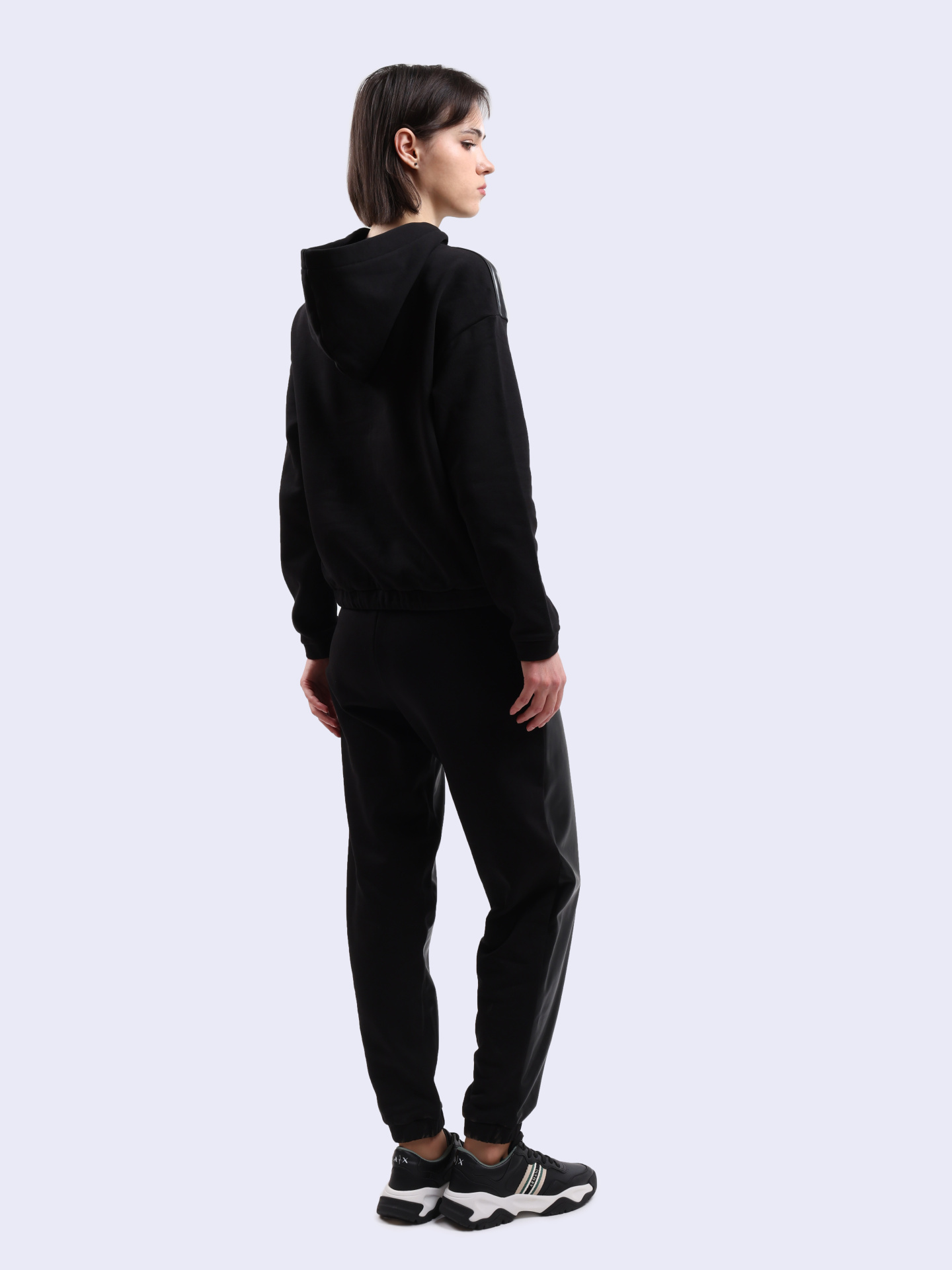 Худи Armani Exchange 6DYM91 YJFLZ 1200 черное женское с кожаной вставкой — купить в интернет-магазине Verdistore