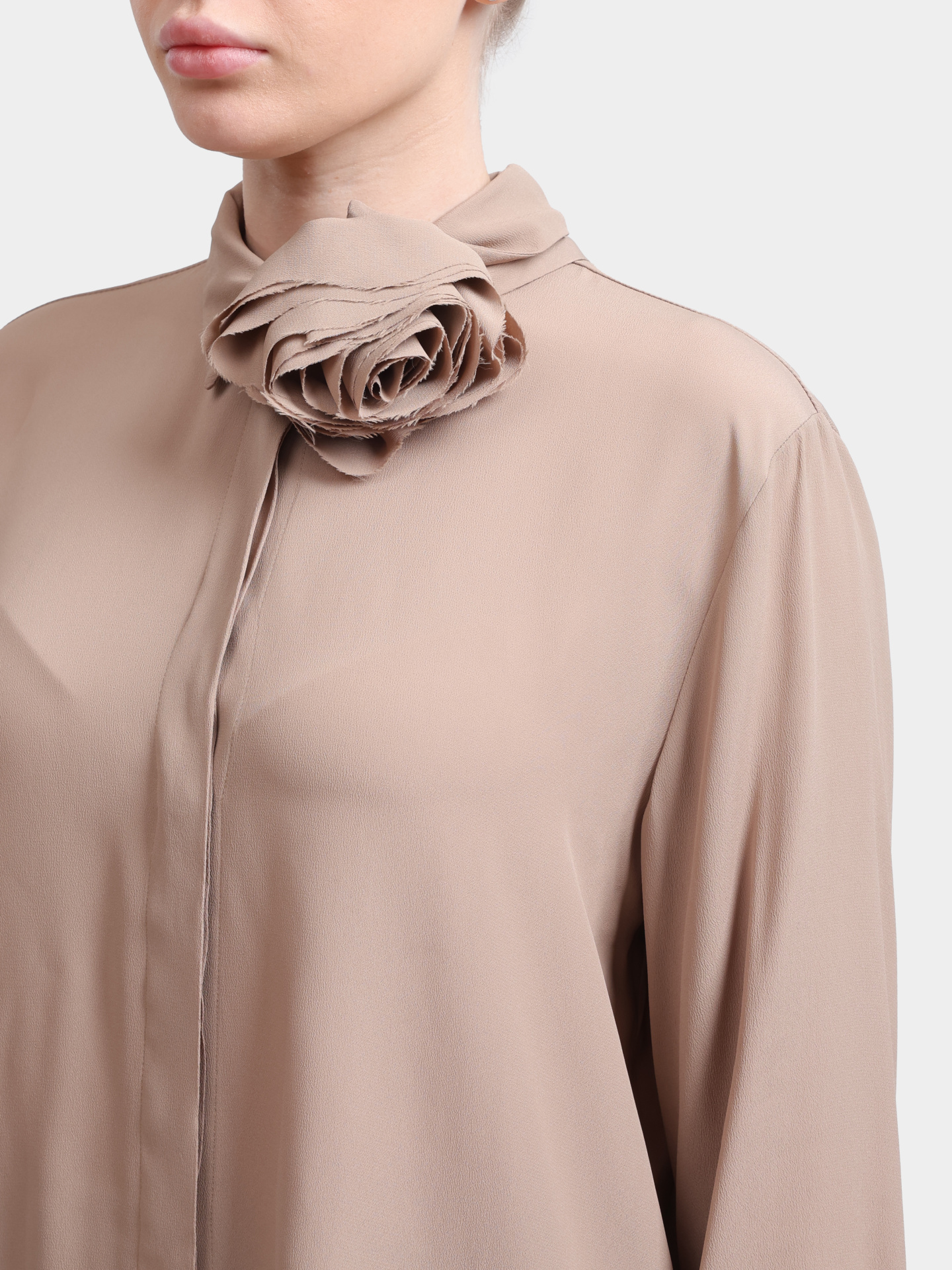 Блуза Marella MLLCALCA 002 бежевая женская с объемным цветком на вороте — купить в интернет-магазине Verdistore