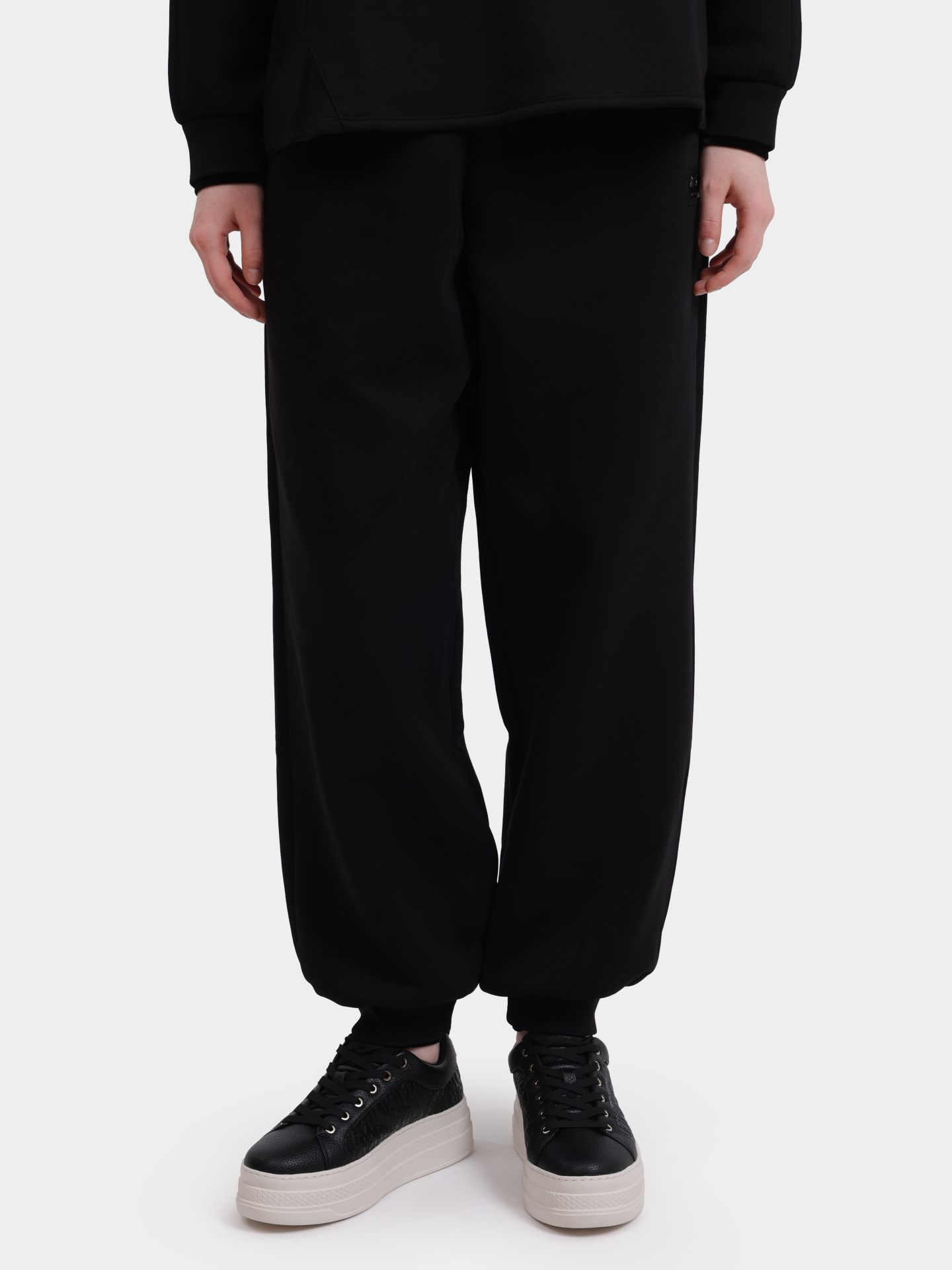 Джоггеры Armani Exchange XW000989 AF10818 UC001 черные женские — купить в интернет-магазине Verdistore