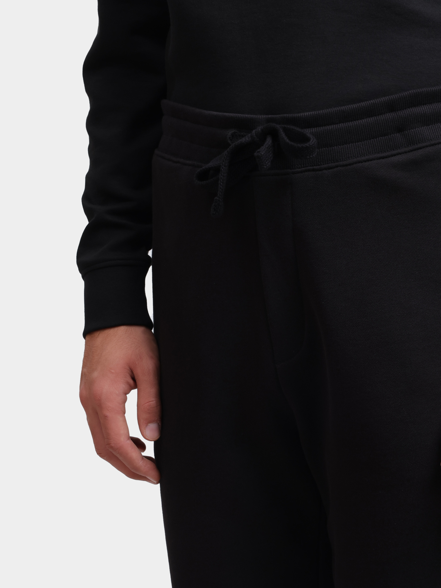 Джоггеры Hugo 50489617 001 черные мужские из хлопка — купить в интернет-магазине Verdistore