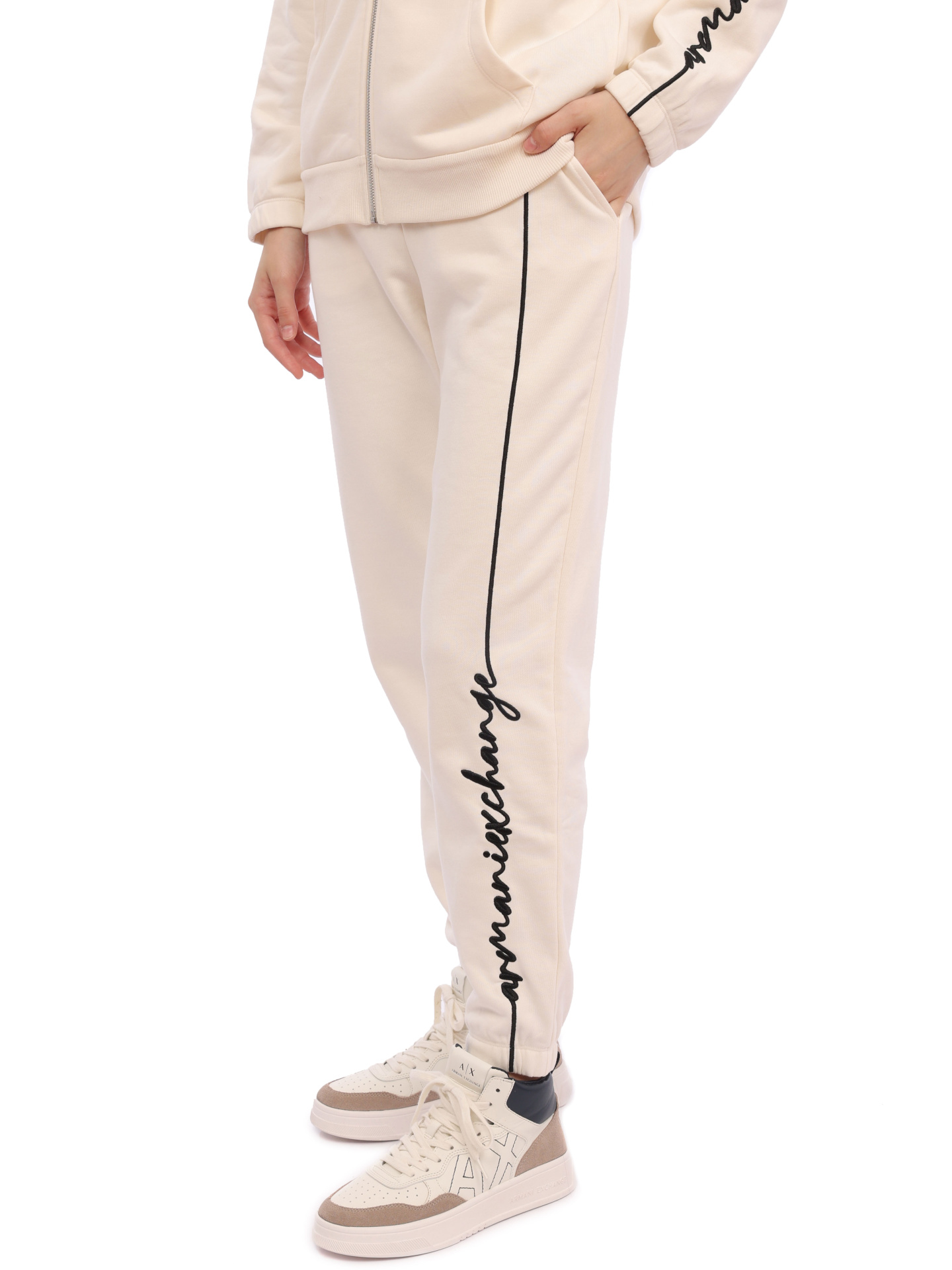 картинка Брюки спортивные Armani Exchange 6RYP70 YJBRZ 1130 белые женские с логотипом от магазина Verdistore