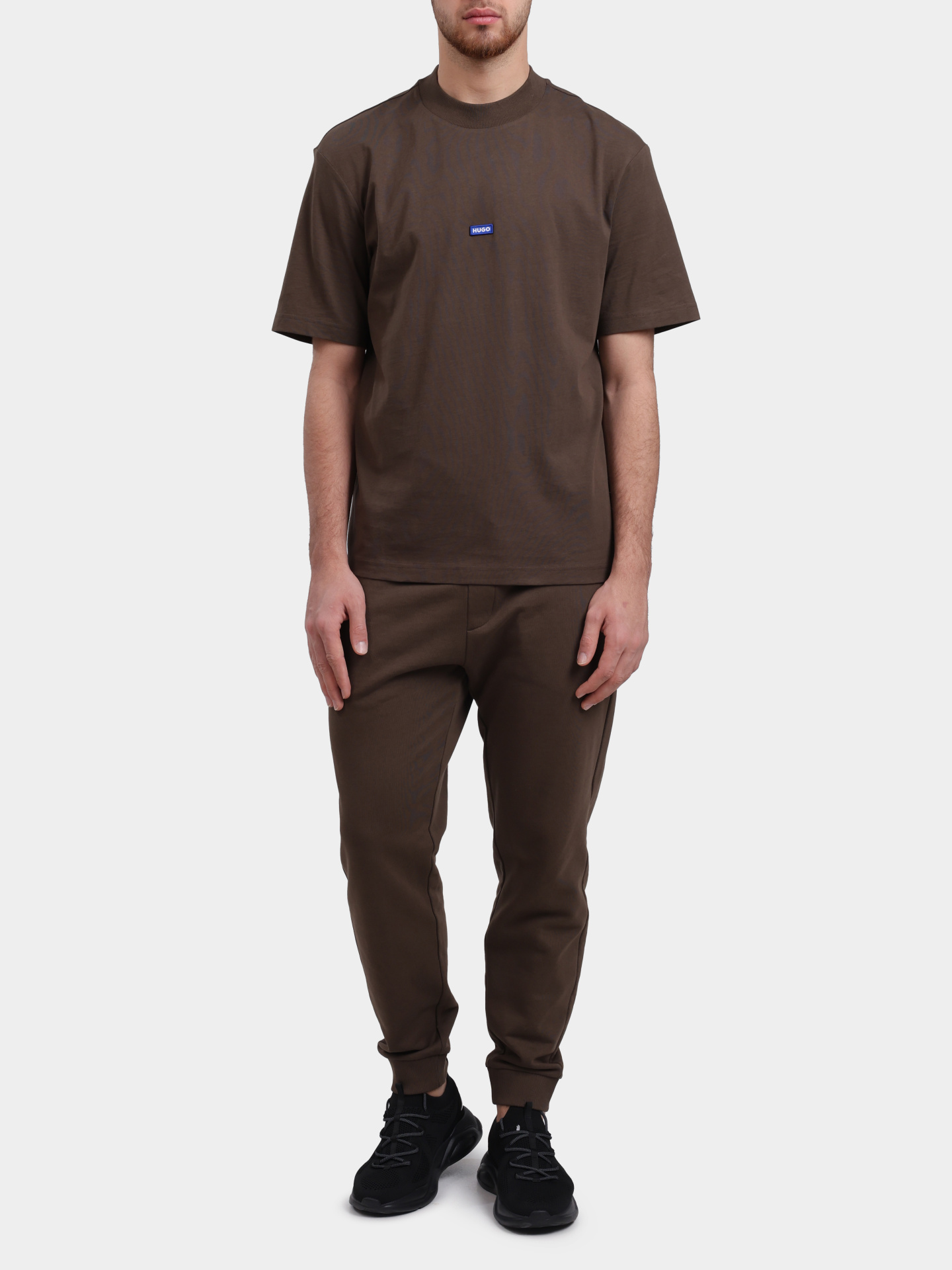 Футболка HUGO BLUE Nieros 10257318 01 50509991 208 коричневая мужская с маленьким патчем-логотипом — купить в интернет-магазине Verdistore