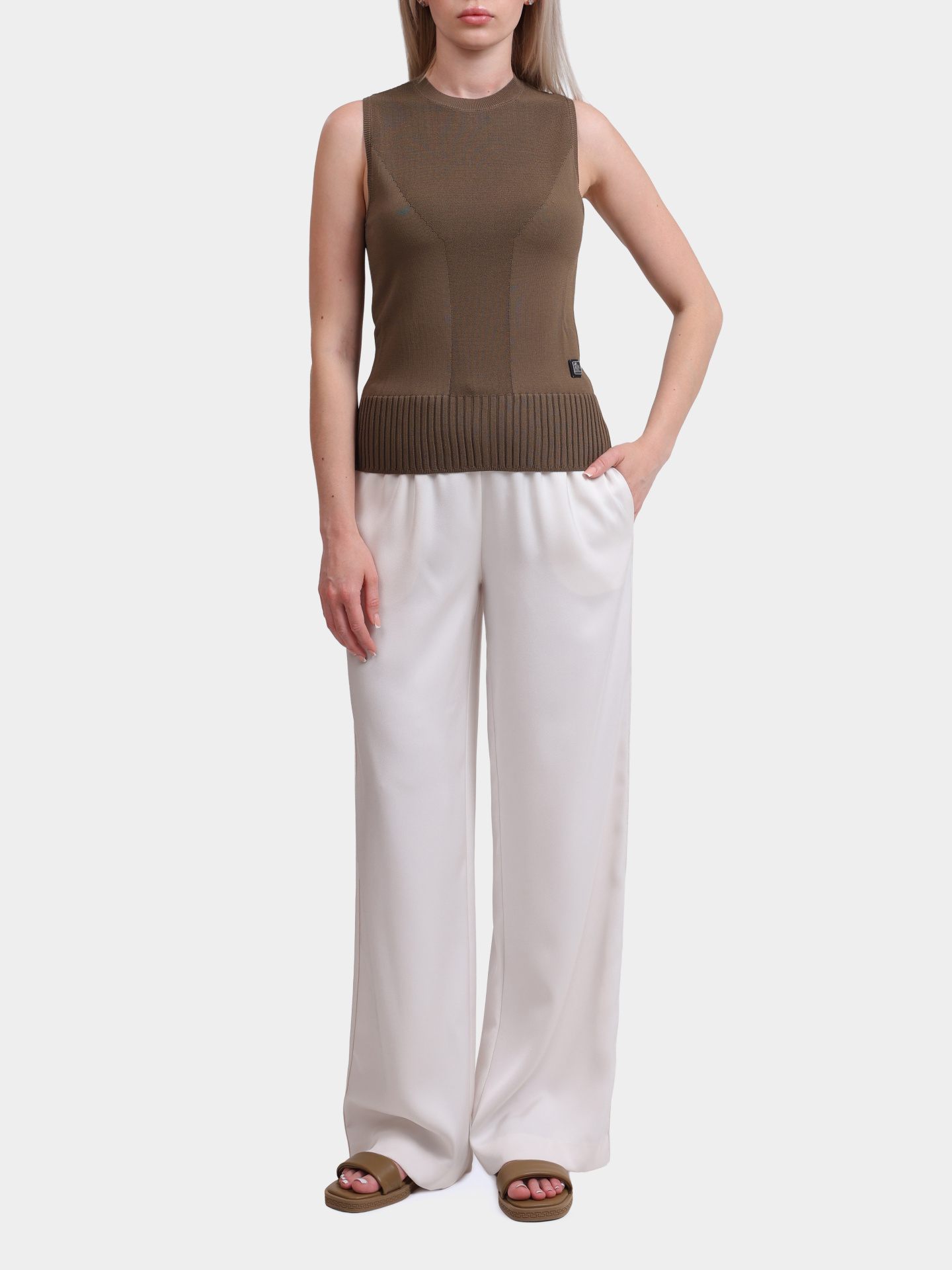 Брюки Armani Exchange XW000143 AF10840 U1003 белые женские — купить в интернет-магазине Verdistore