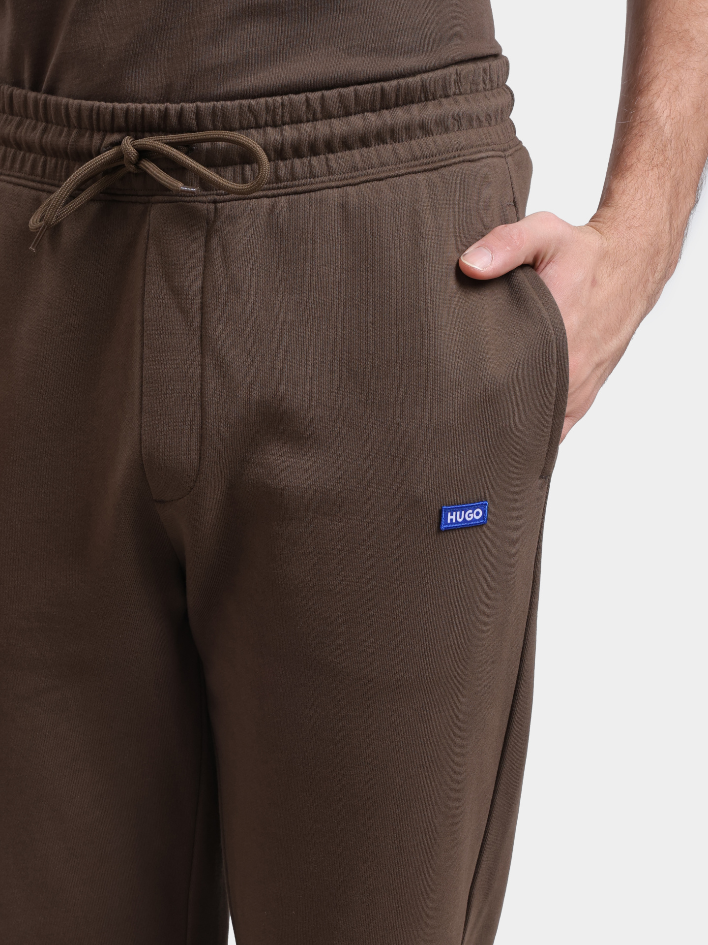 Брюки спортивные HUGO BLUE Napin 10249110 01 50522372 208 коричневые мужские зауженные  — купить в интернет-магазине Verdistore