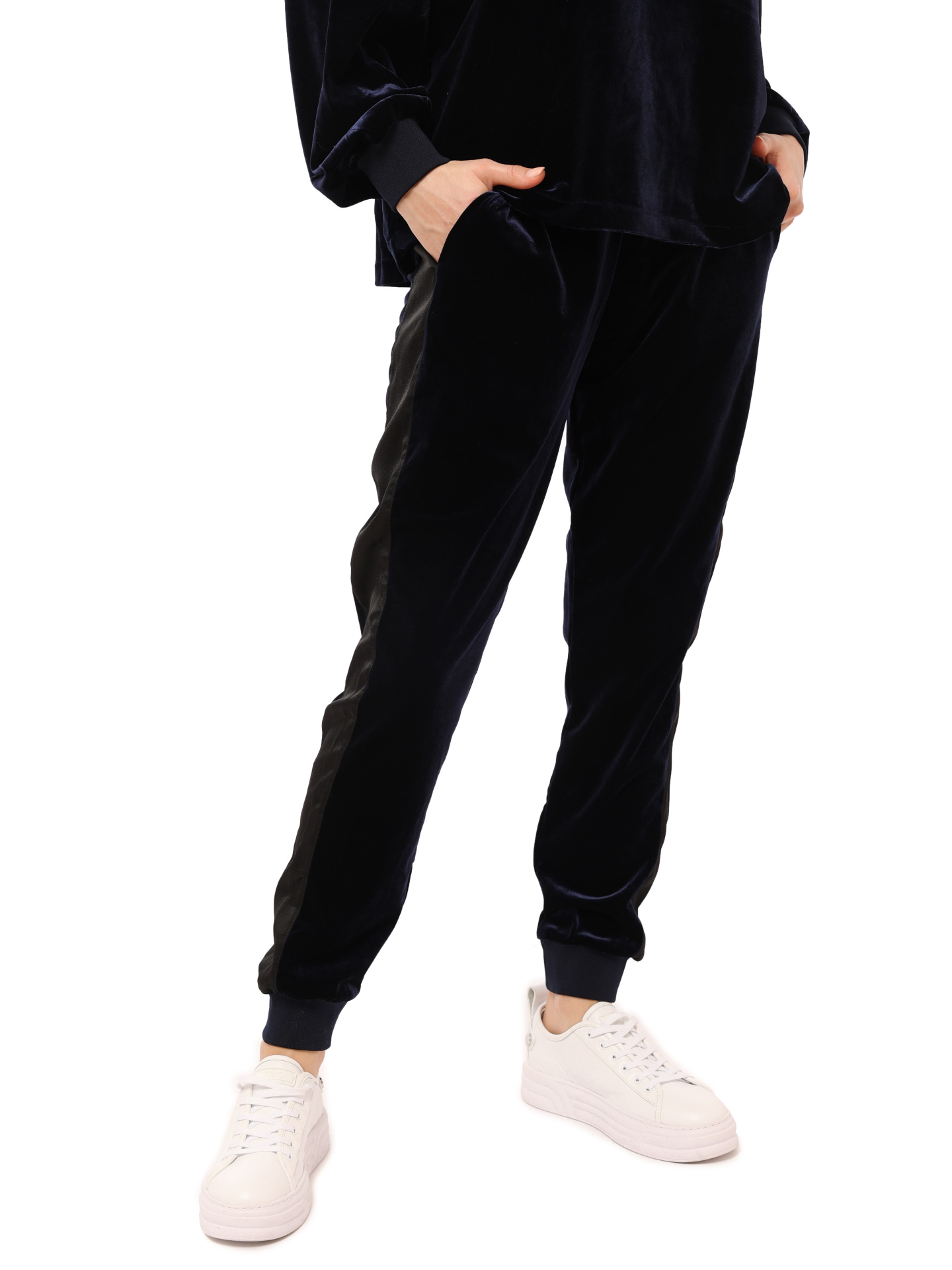 Брюки спортивные Armani Exchange 6LYP79 YJ9WZ 1593 темно-синие женские из бархата — купить в интернет-магазине Verdistore