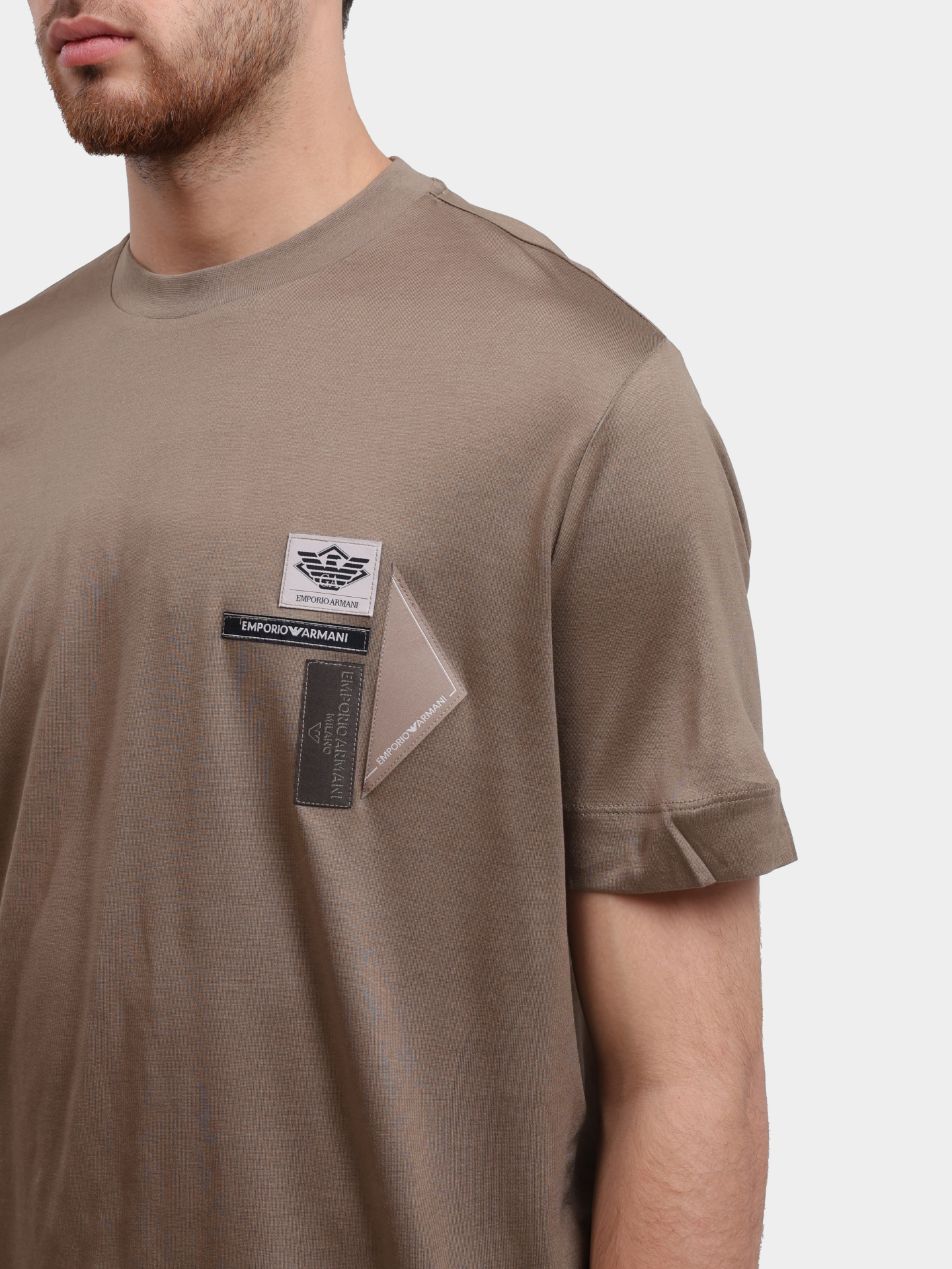 Футболка Emporio Armani EM002959 AF18312 U6189 бежевая мужская — купить в интернет-магазине Verdistore