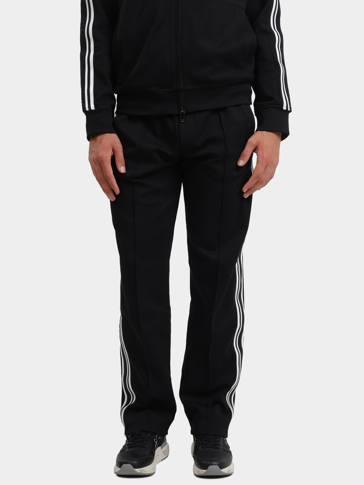 Брюки спортивные Emporio Armani EM001111 AF13488 UC001 черные мужские — купить в интернет-магазине Verdistore