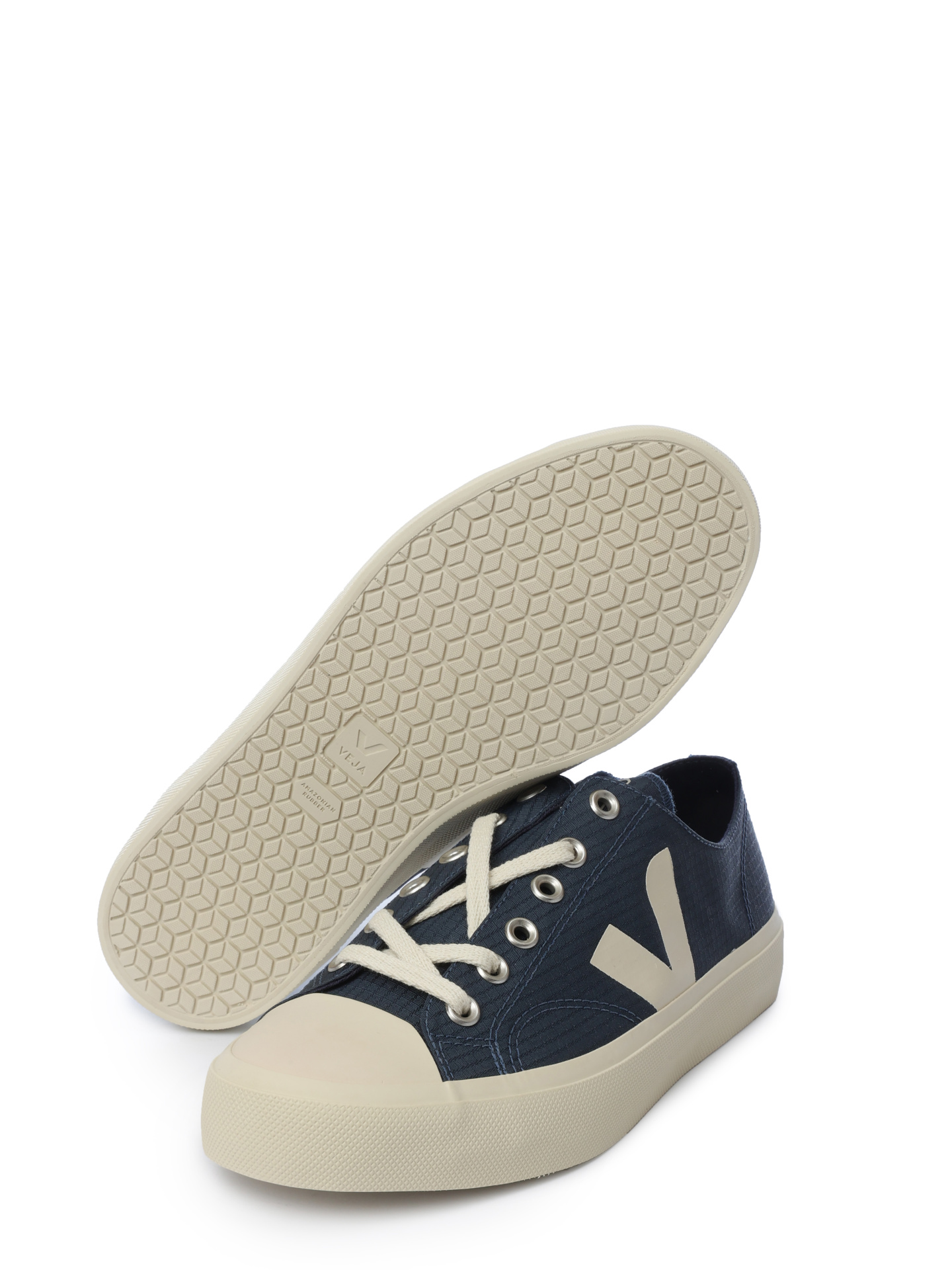 Кеды тканевые с крупным белым логотипом сбоку  — купить в интернет-магазине Verdistore