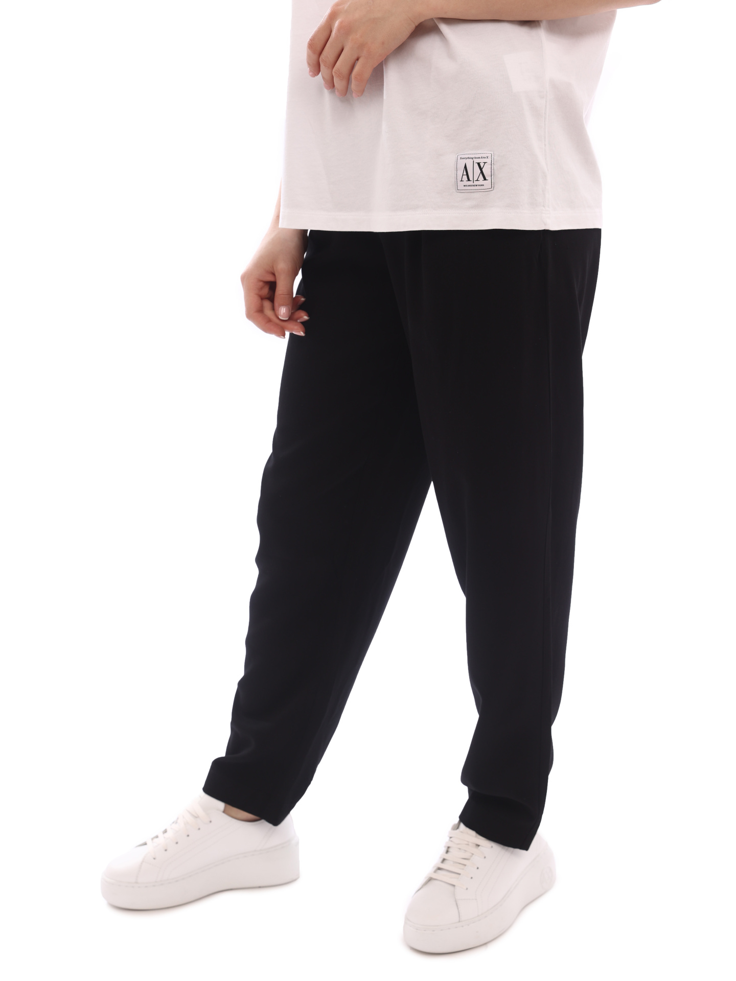 Брюки Armani Exchange 3LYP21 YNXSZ 1200 черные женские с защипами — купить в интернет-магазине Verdistore