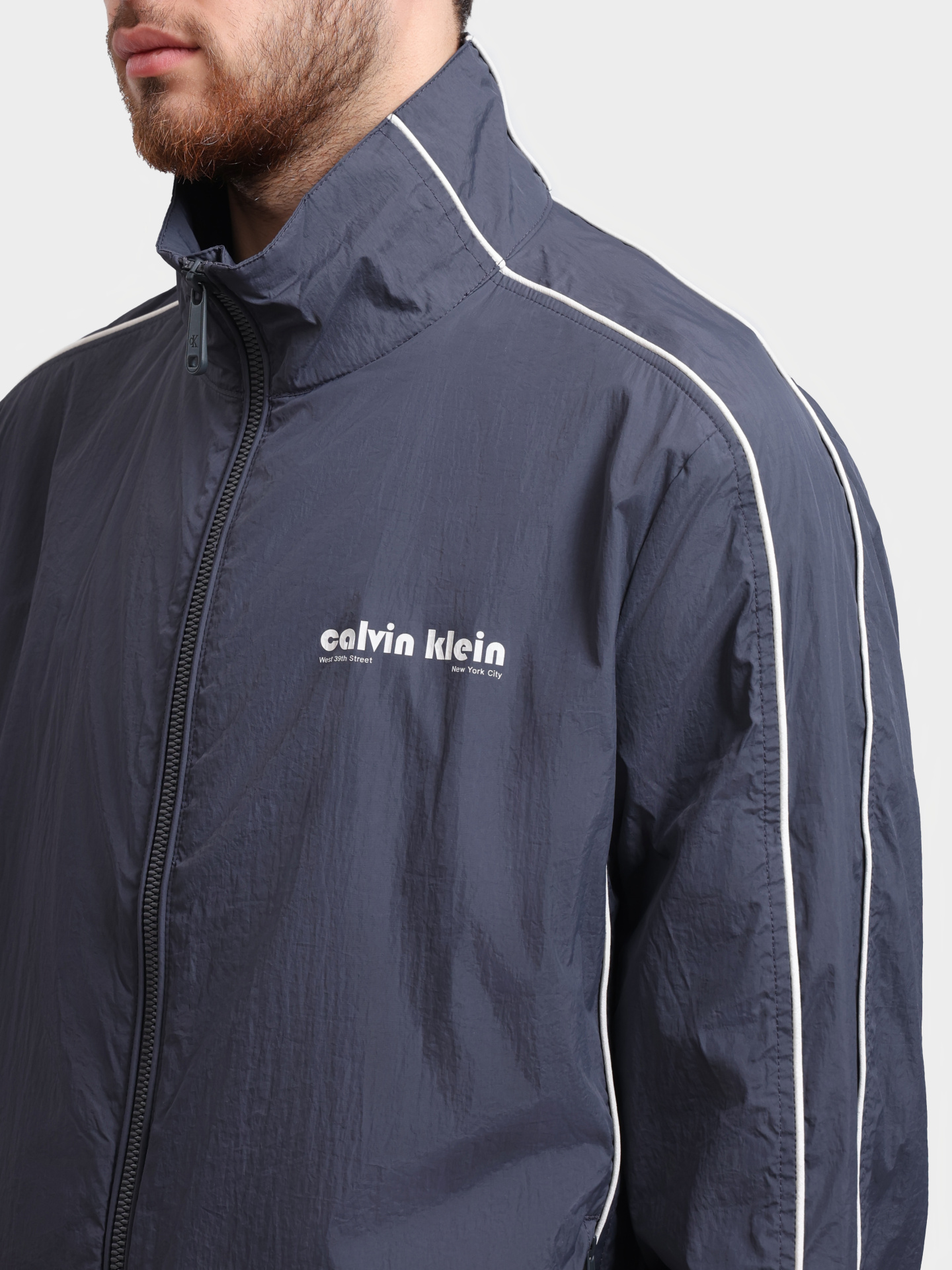 Куртка Calvin Klein Jeans LV04RC505G 4XN мужская темно-синяя с крупным логотипом — купить в интернет-магазине Verdistore