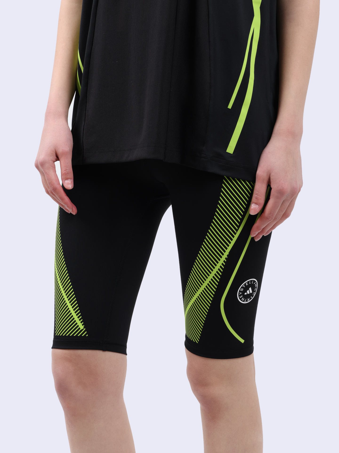картинка Велосипедки Adidas by Stella McCartney IZ0175 черные женские от магазина Verdistore