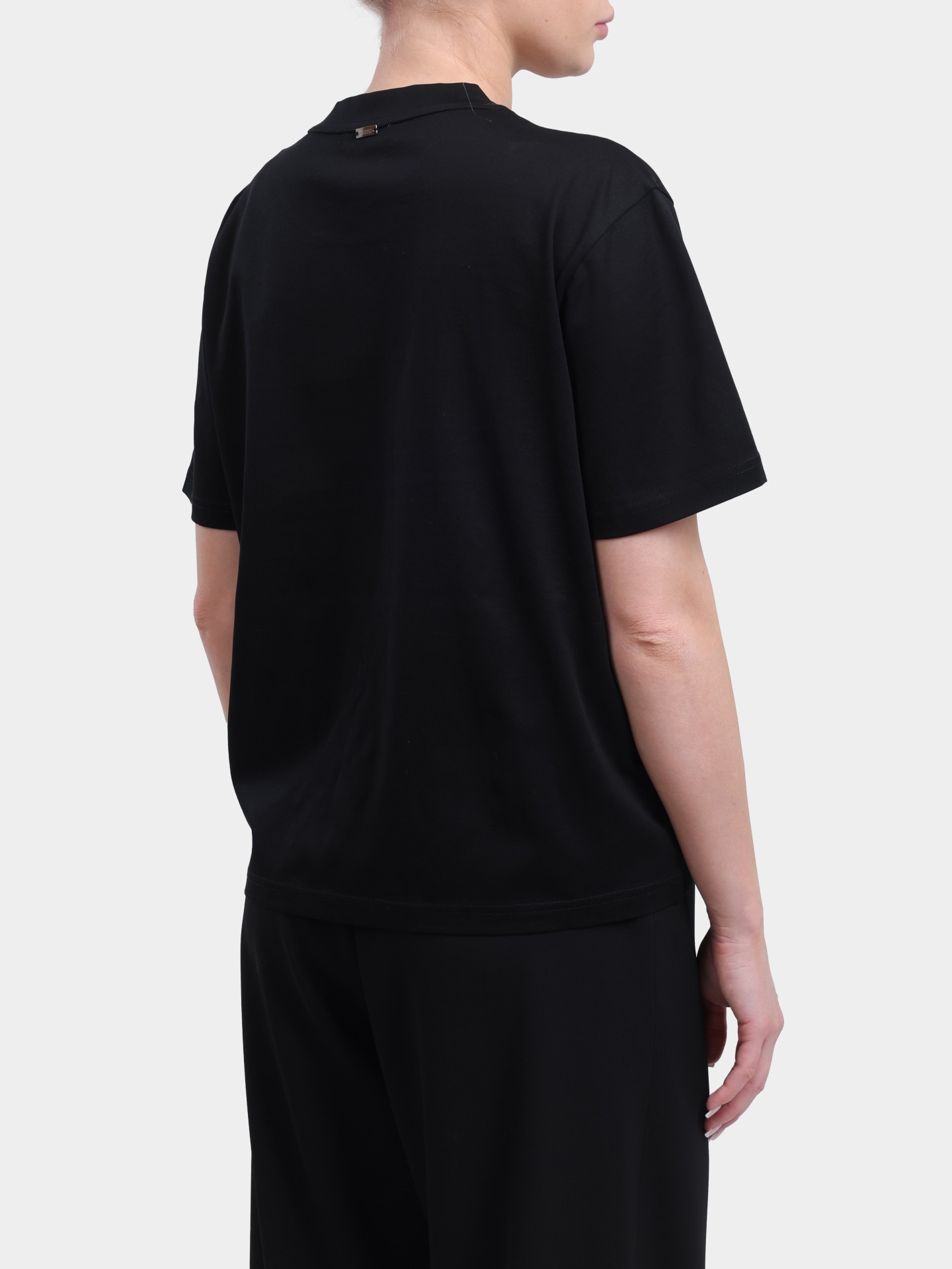 Футболка Herno JG000321D 52125 9393 черная женская с крупным принтом из страз — купить в интернет-магазине Verdistore