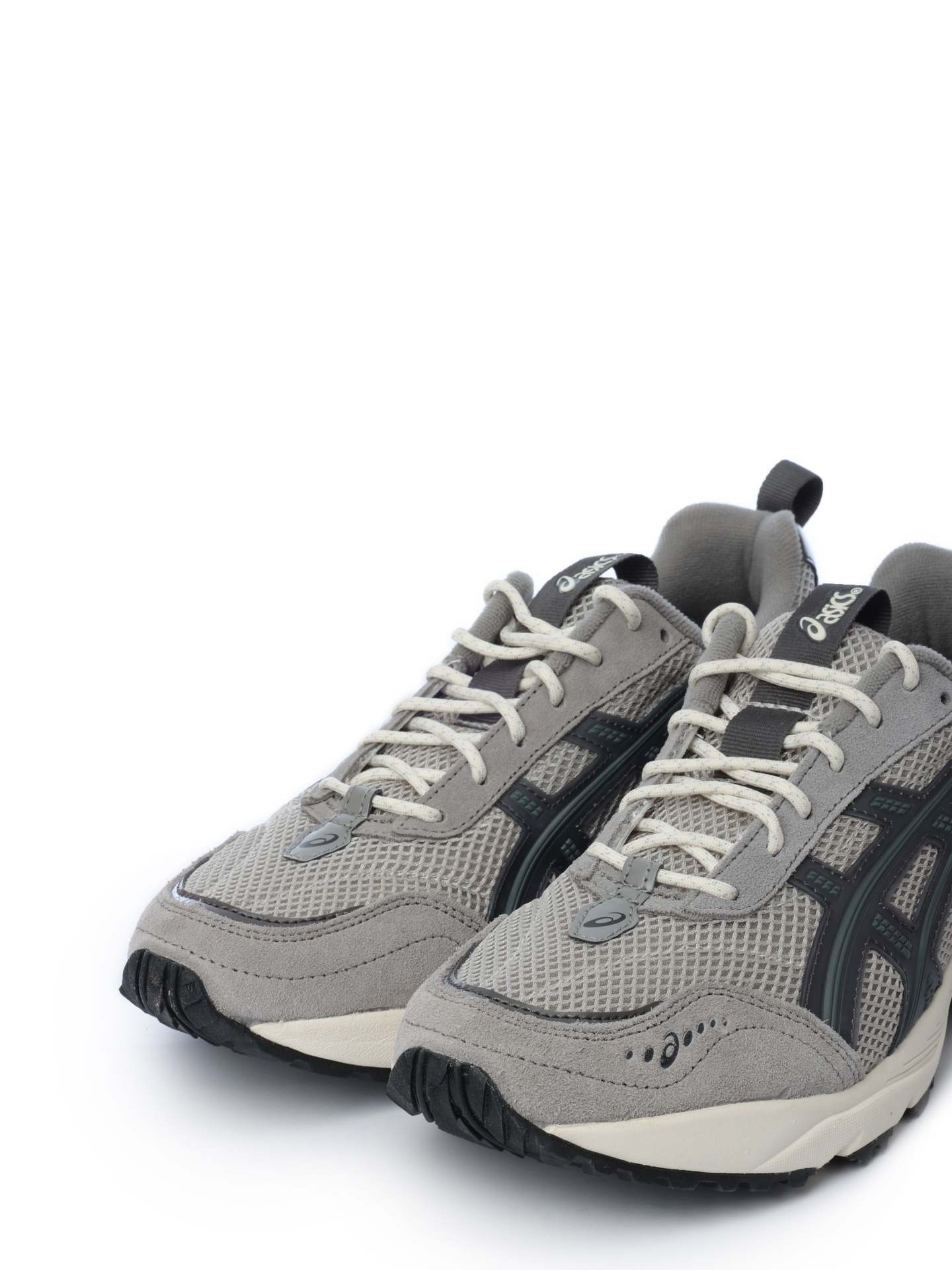 Кроссовки Asics 1203A224 020 серые мужские с сетчатыми вставками — купить в интернет-магазине Verdistore