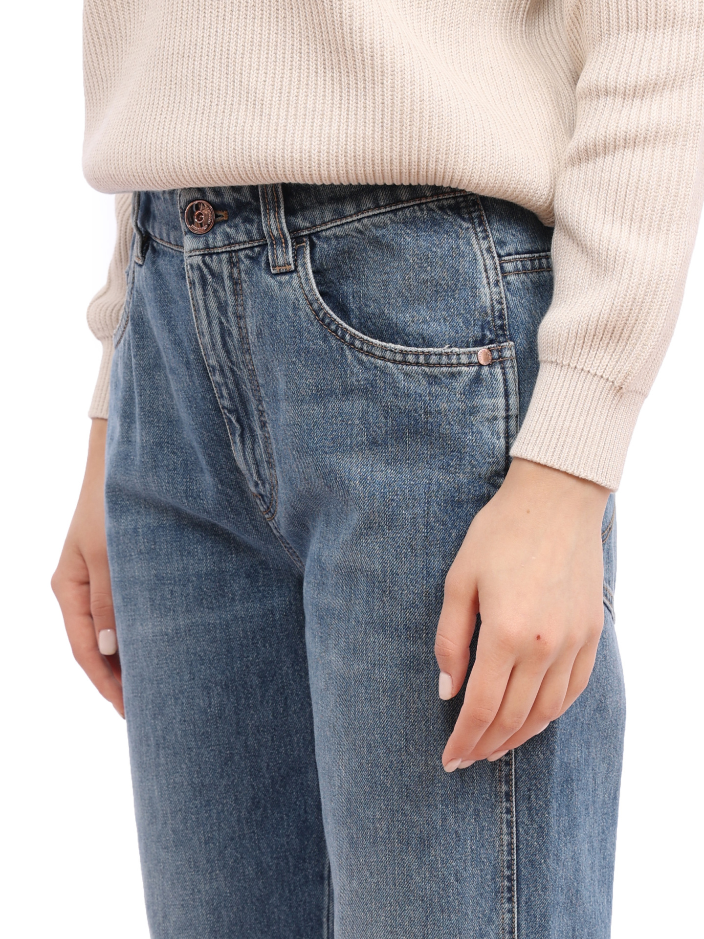 Джинсы Brunello Cucinelli MA095B1047 C7755 синие женские с подворотами — купить в интернет-магазине Verdistore