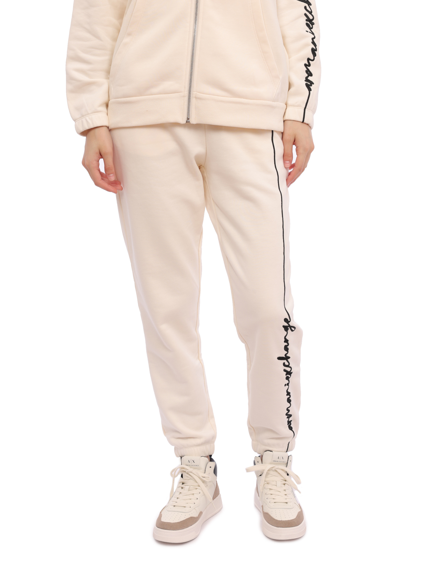 картинка Брюки спортивные Armani Exchange 6RYP70 YJBRZ 1130 белые женские с логотипом от магазина Verdistore