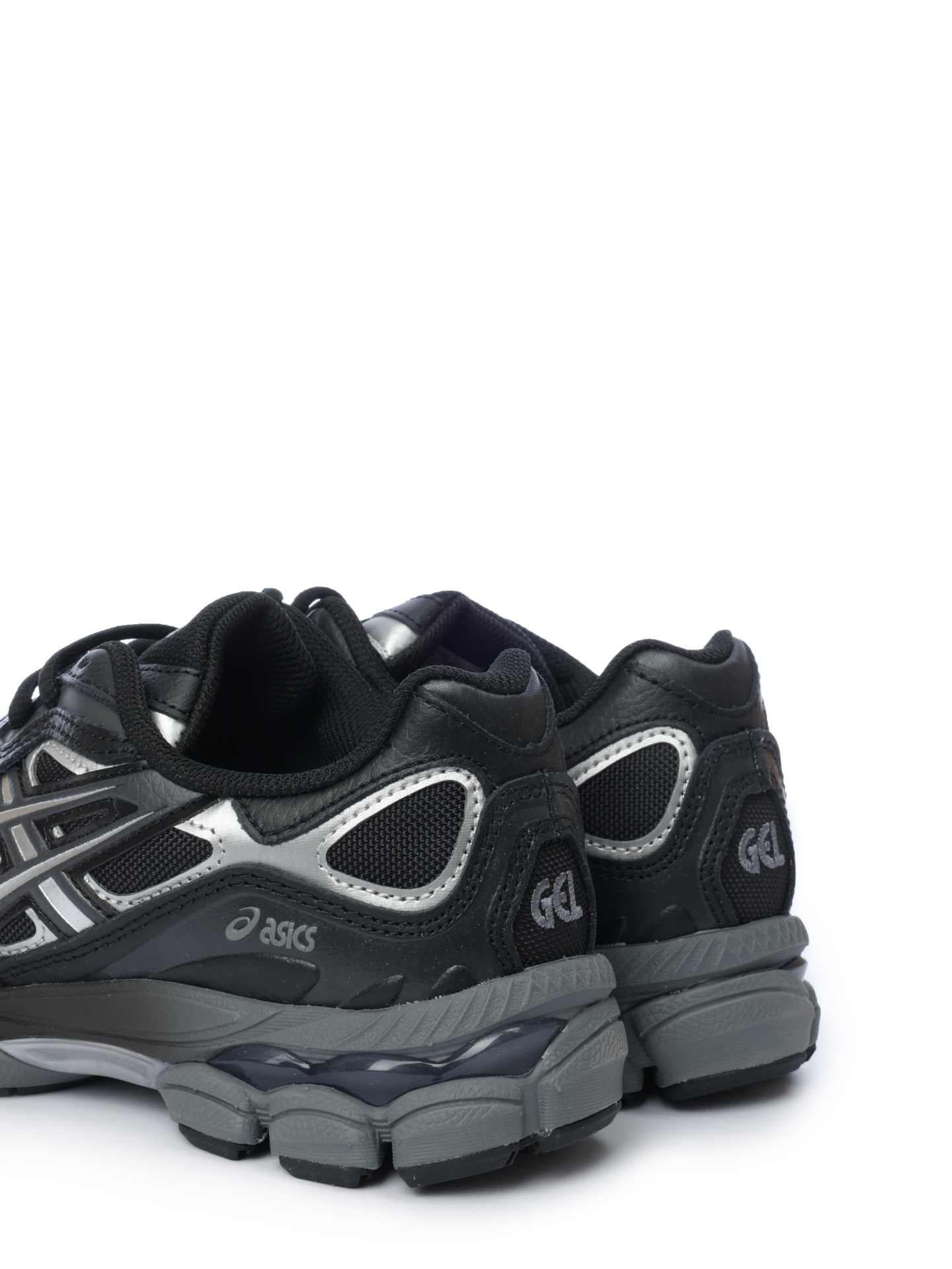 Кроссовки Asics 1203A280 002 черные женские с серебристыми вставками — купить в интернет-магазине Verdistore