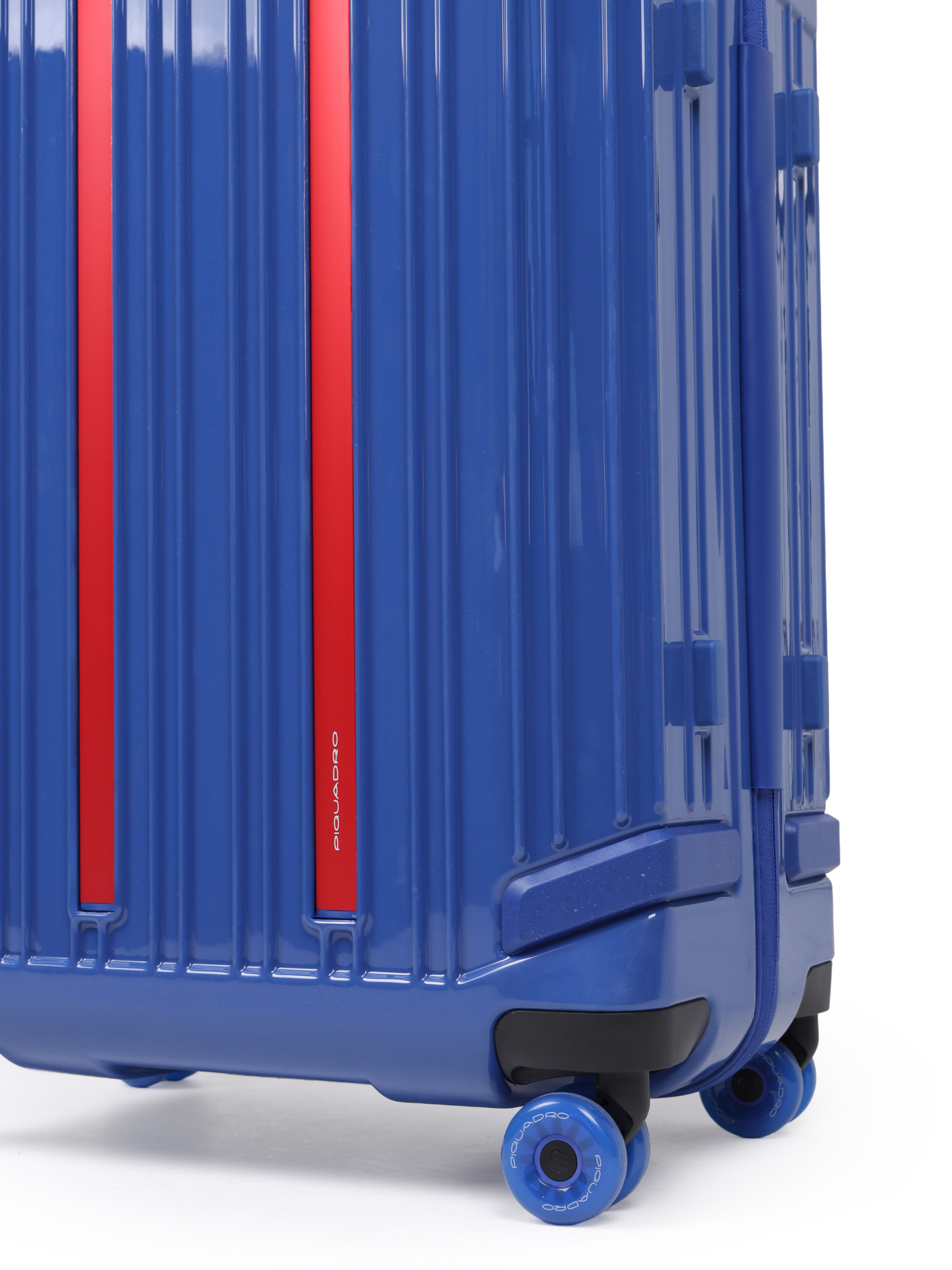 Чемодан Piquadro BV4427POP/BLU синий из поликарбоната — купить в интернет-магазине Verdistore