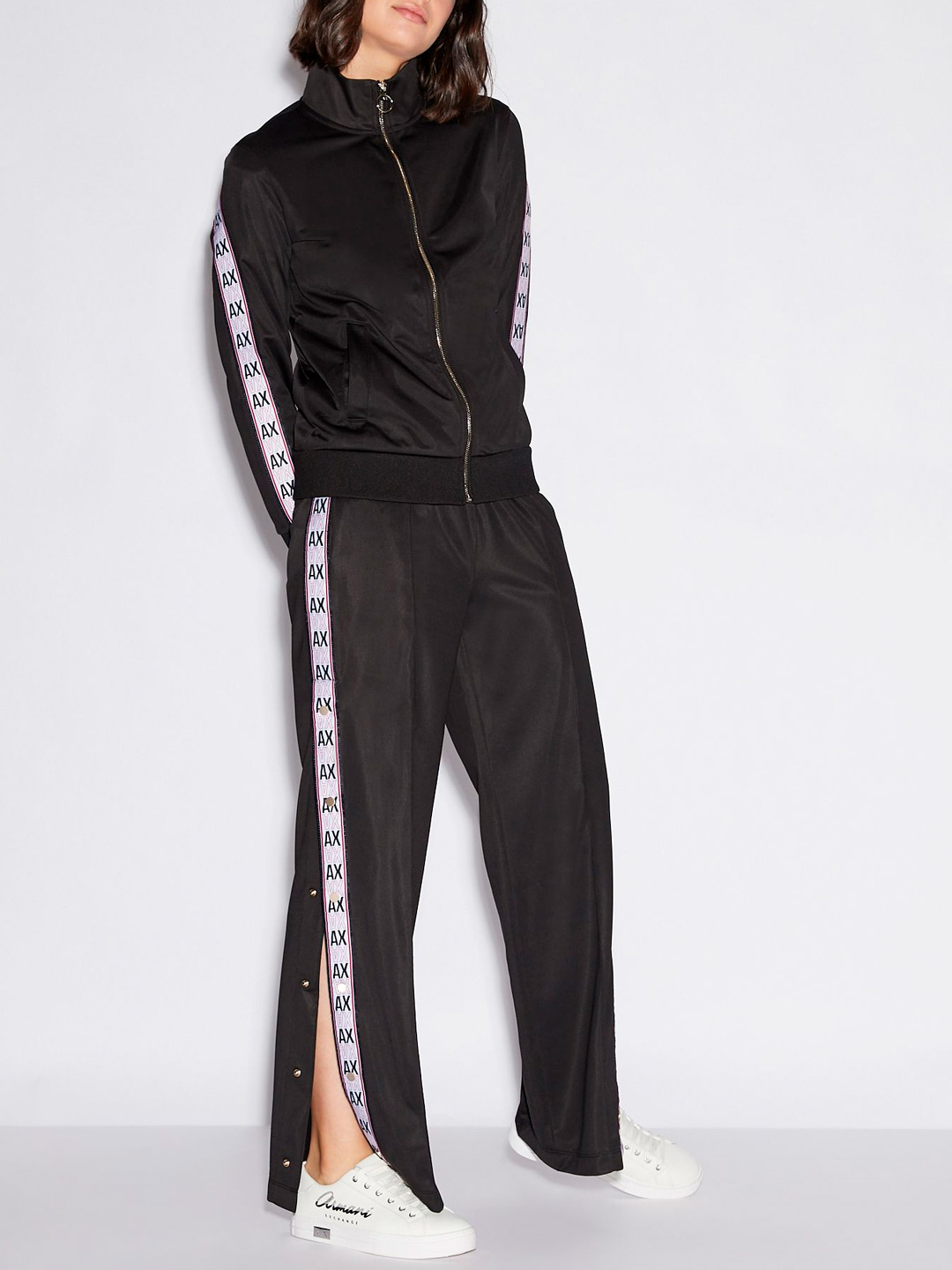 картинка Брюки спортивные Armani Exchange 6GYP86 1200 черные женские с лампасами от магазина Verdistore