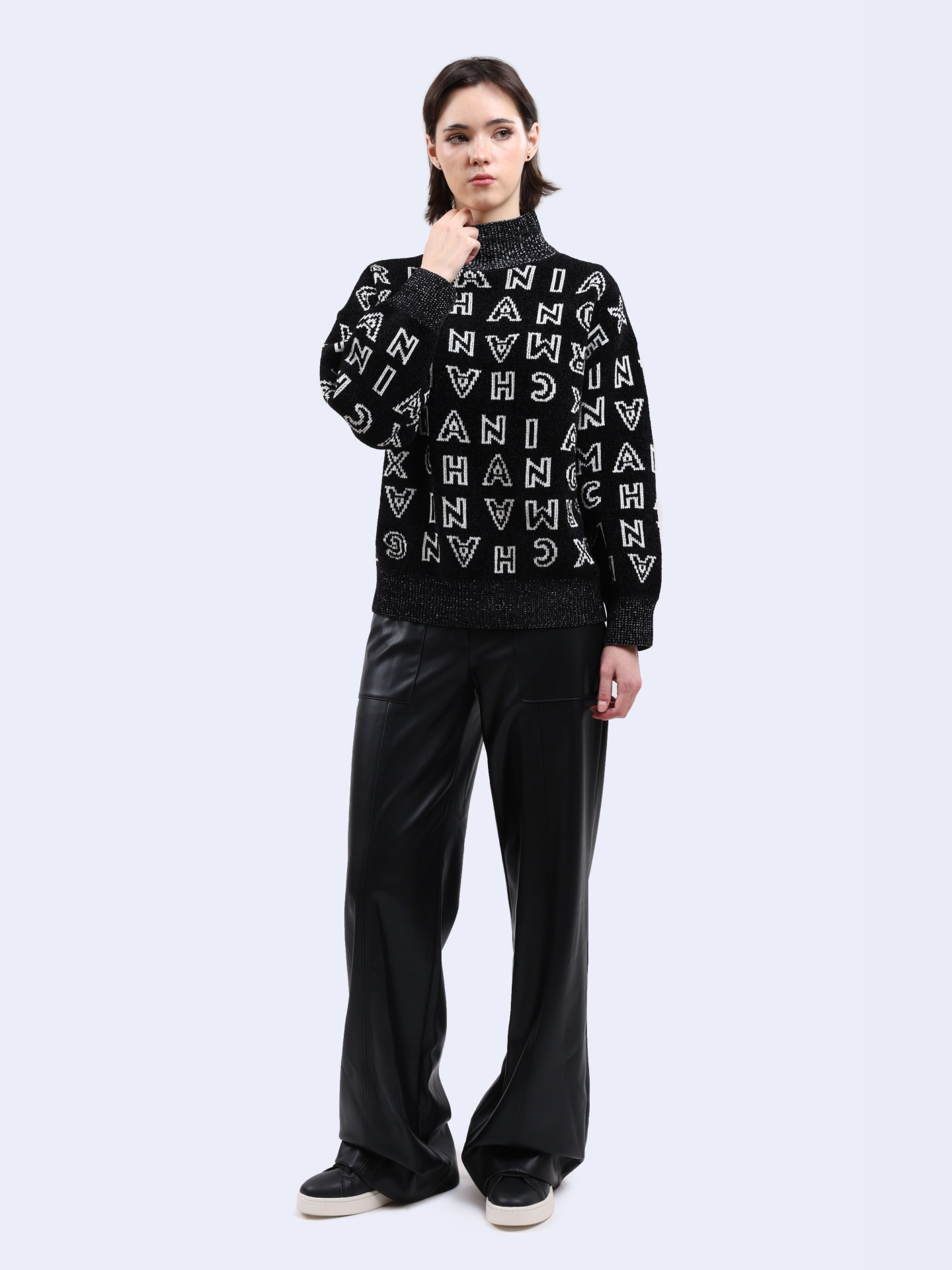 картинка Брюки Armani Exchange 6DYP23 YNNNZ 1200 черные женские из эко-кожи от магазина Verdistore