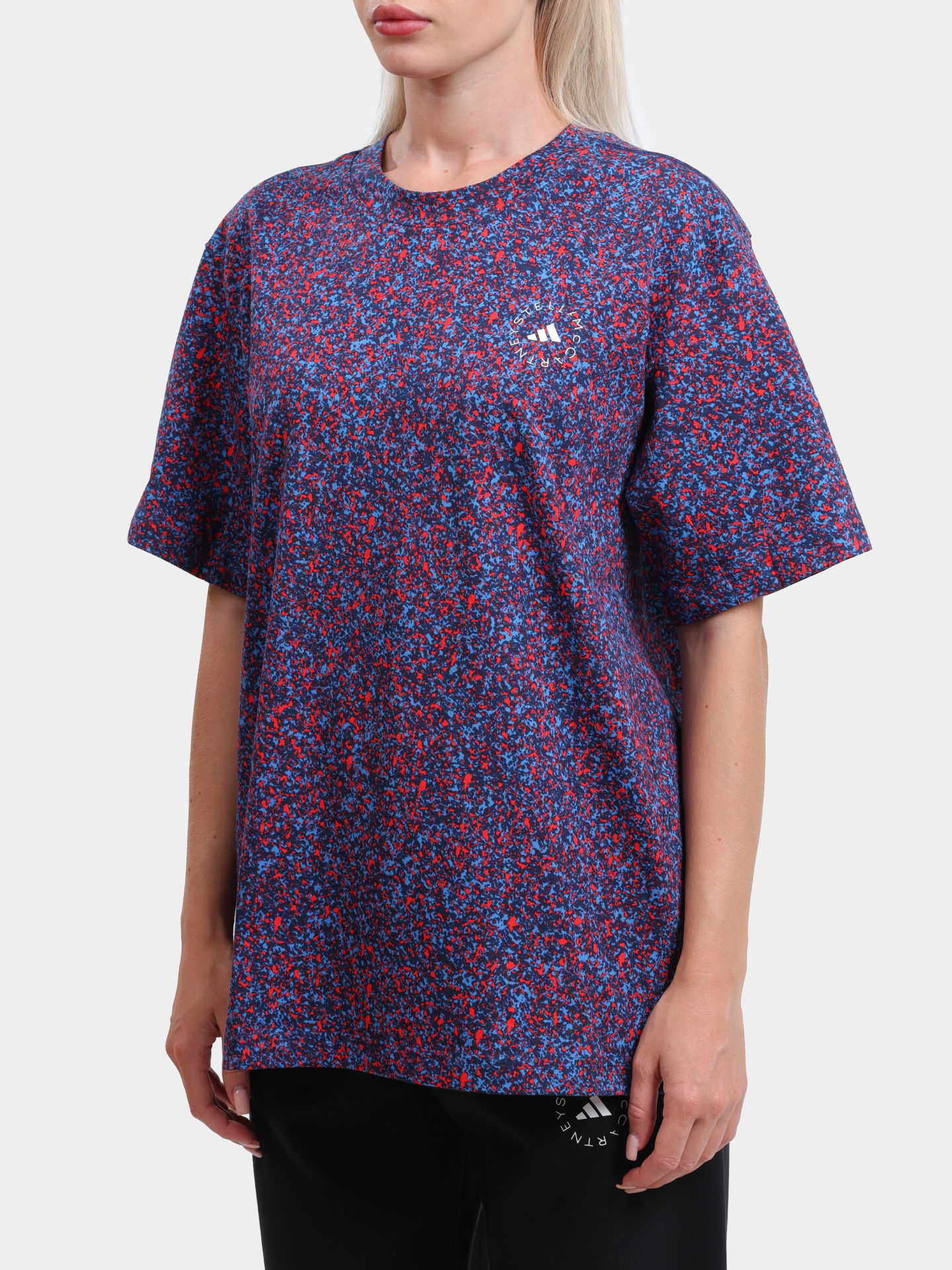 Футболка Adidas by Stella McCartney JJ0083 WHIACTREDTEAMNAVBLU хлопковая женская — купить в интернет-магазине Verdistore