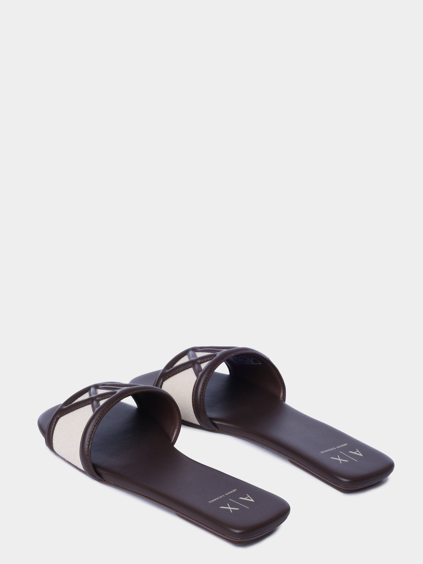Шлепанцы Armani Exchange XW002568 AF22752 MZ766 комбинированные женские — купить в интернет-магазине Verdistore