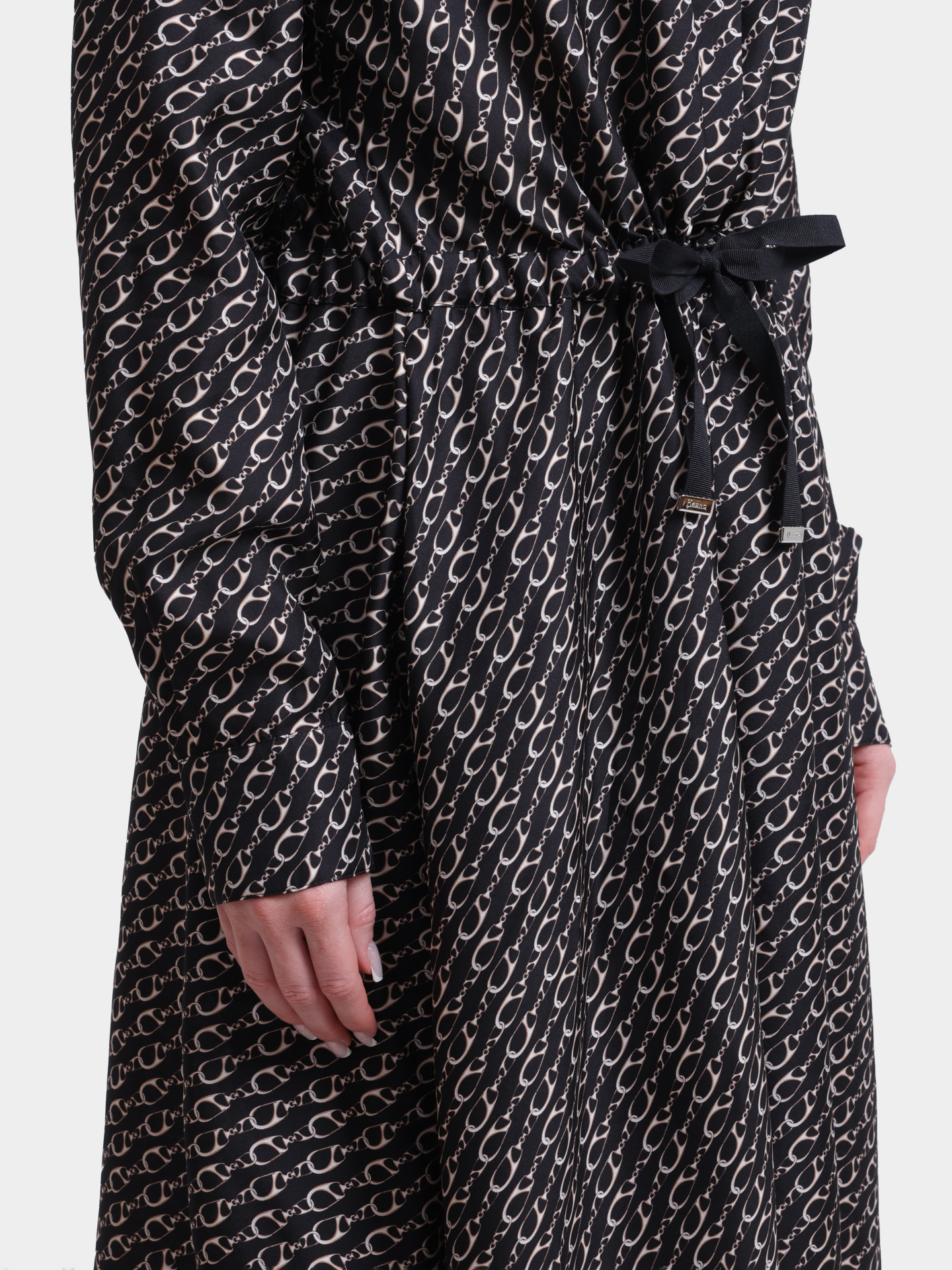 Платье Herno AB000062D 16009P 9300 черное женское с принтом цепей  — купить в интернет-магазине Verdistore