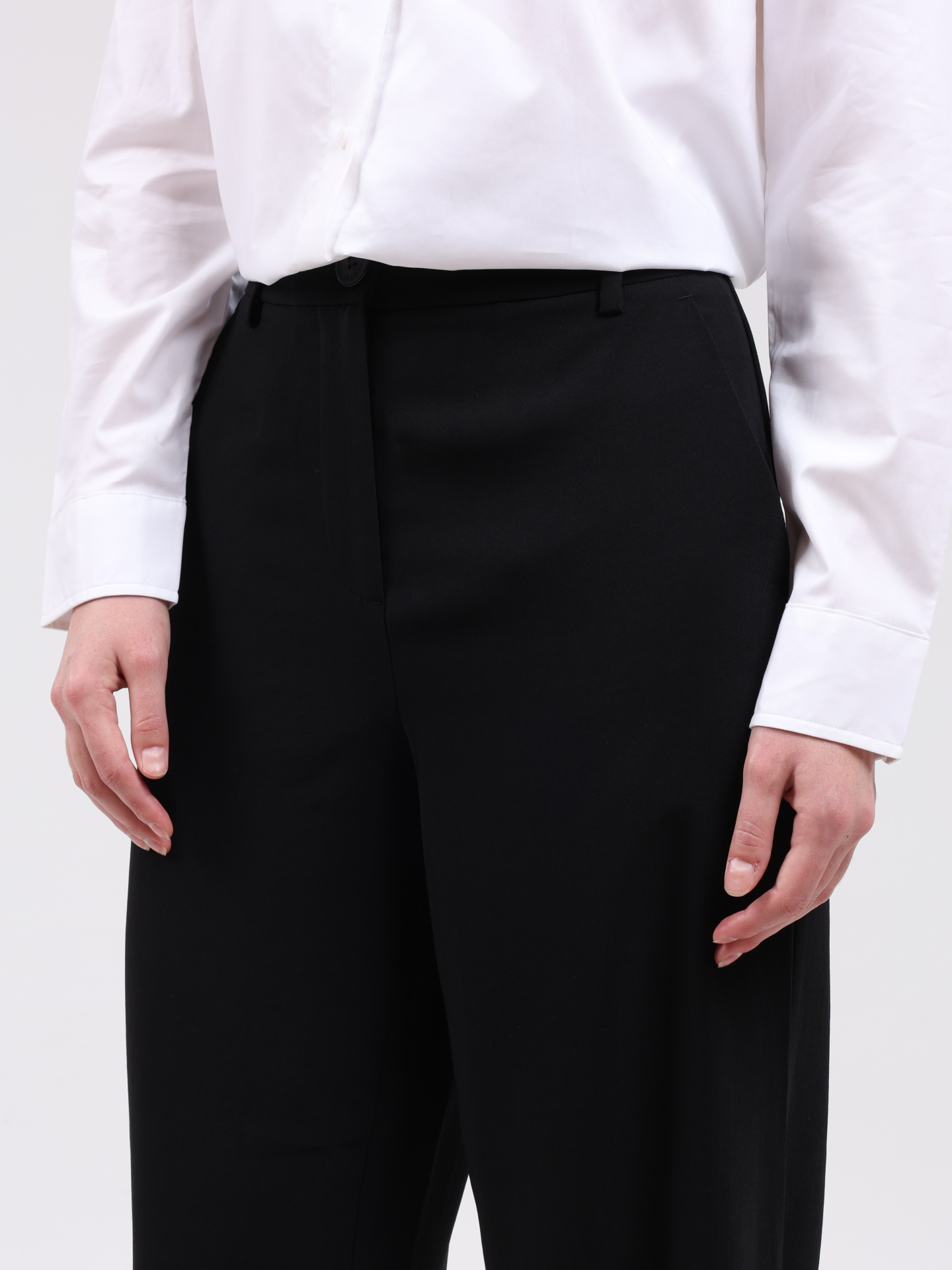 картинка Брюки Armani Exchange 6DYP39 YN8JZ 1200 черные женские широкие от магазина Verdistore