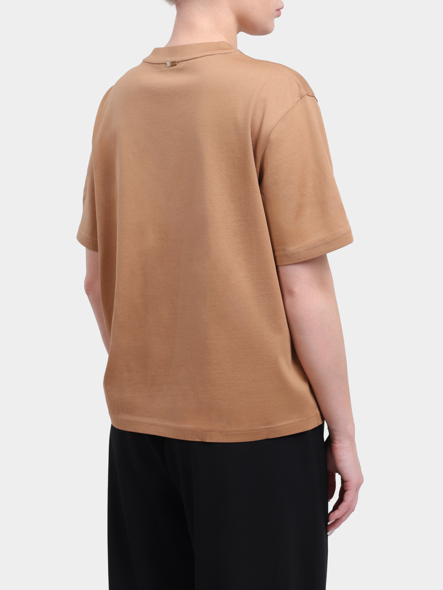 Футболка Herno JG000321D 52125 2141 бежевая женская с крупным принтом страз — купить в интернет-магазине Verdistore