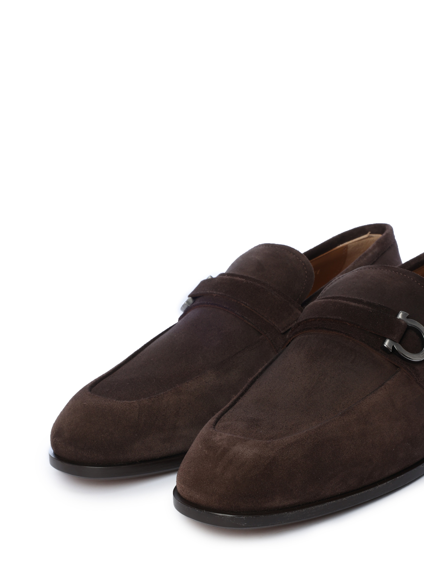 Лоферы 021688768817 на каблуке и с металлическим логотипами сверху — купить в интернет-магазине Verdistore