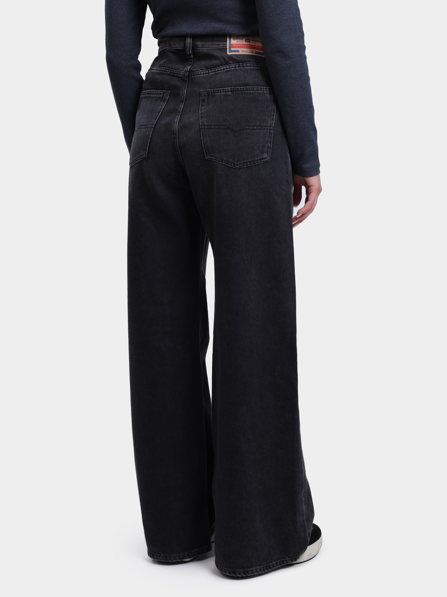 Джинсы Diesel A0692509J9602 темно-серые женские хлопковые — купить в интернет-магазине Verdistore