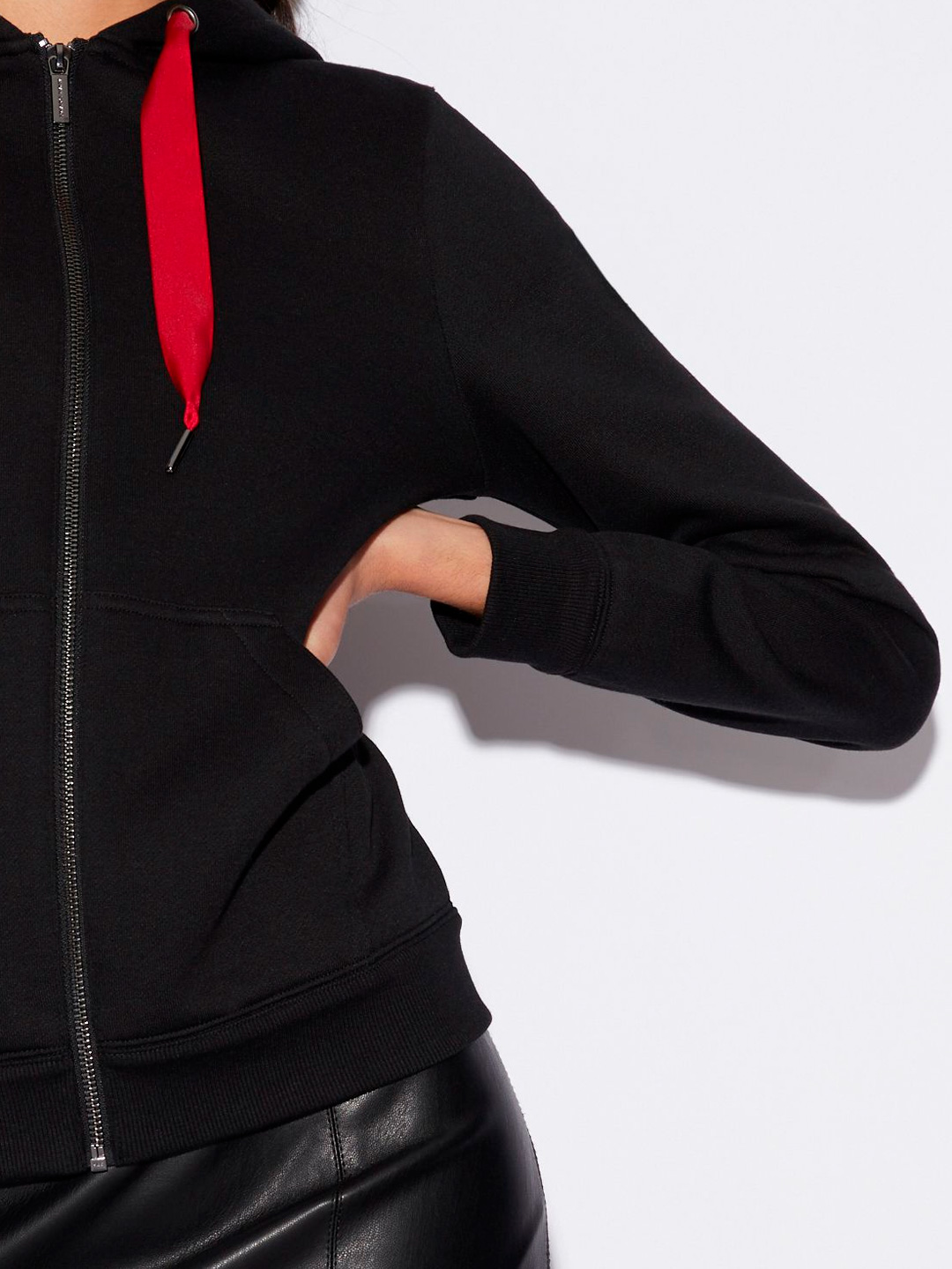 Мастерка Armani Exchange 3GYM73 чёрная женская с контрастным логотипом — купить в интернет-магазине Verdistore