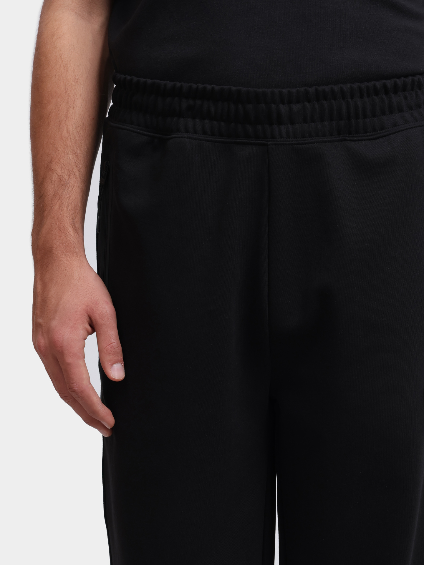 Джоггеры Hugo 50542300 001 черные мужские — купить в интернет-магазине Verdistore