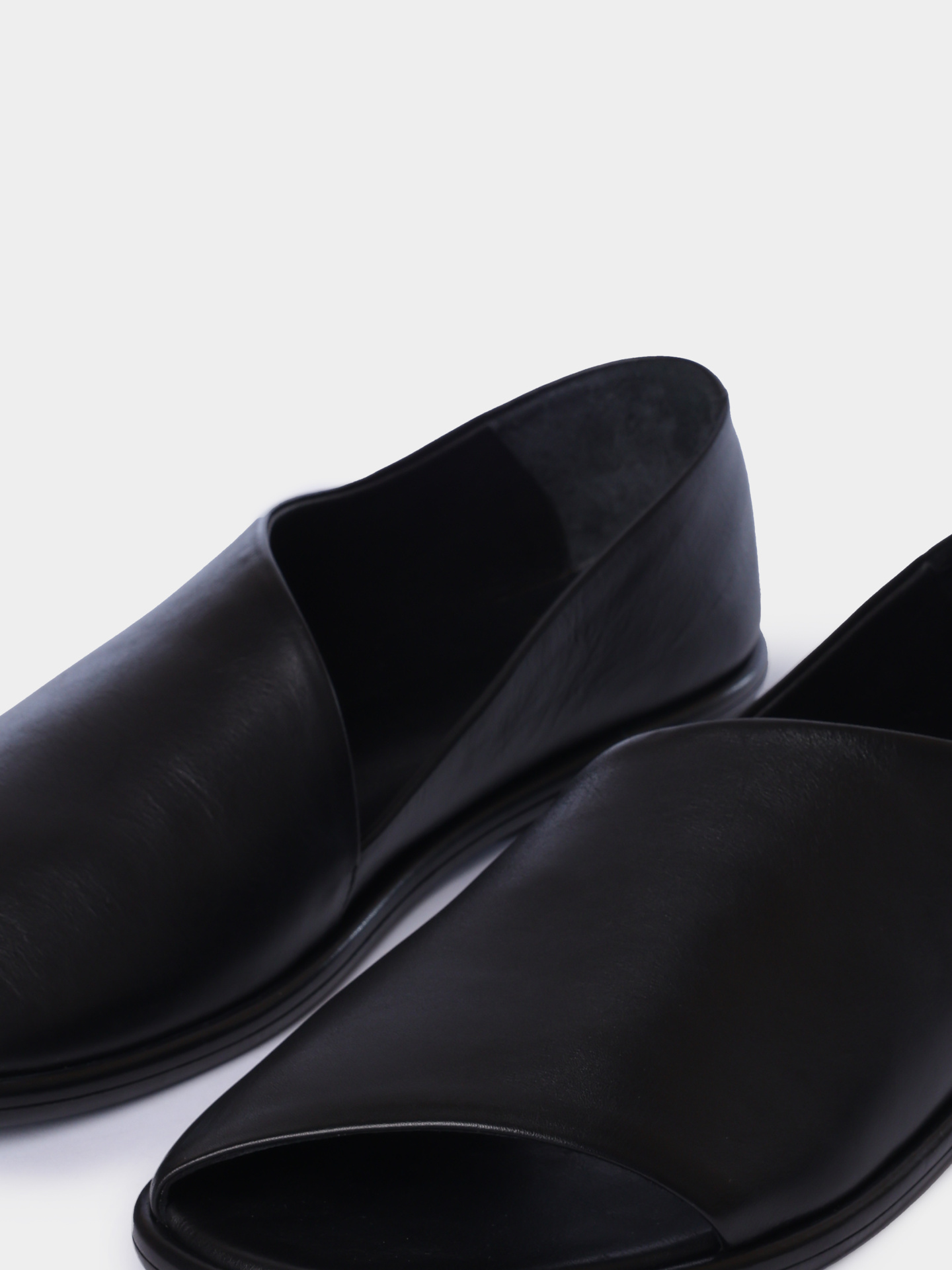 Сандалии Officine Creative OCDMIEN102BUNAP1000 черные женские — купить в интернет-магазине Verdistore