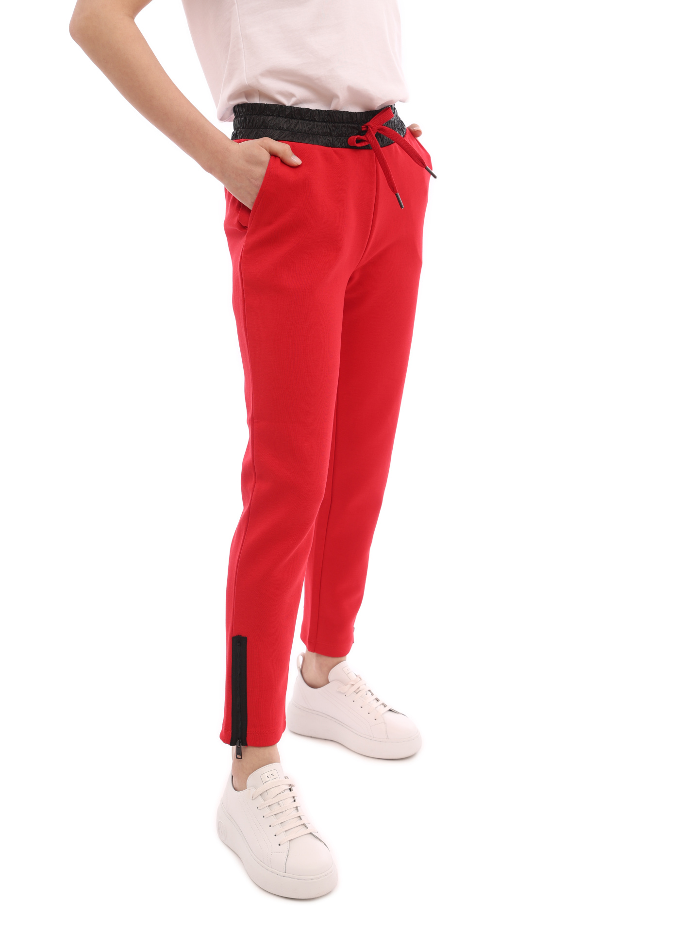 картинка Брюки спортивные Armani Exchange 3LYP76 YJU1Z 14AC красные женские с контрастной отделкой от магазина Verdistore
