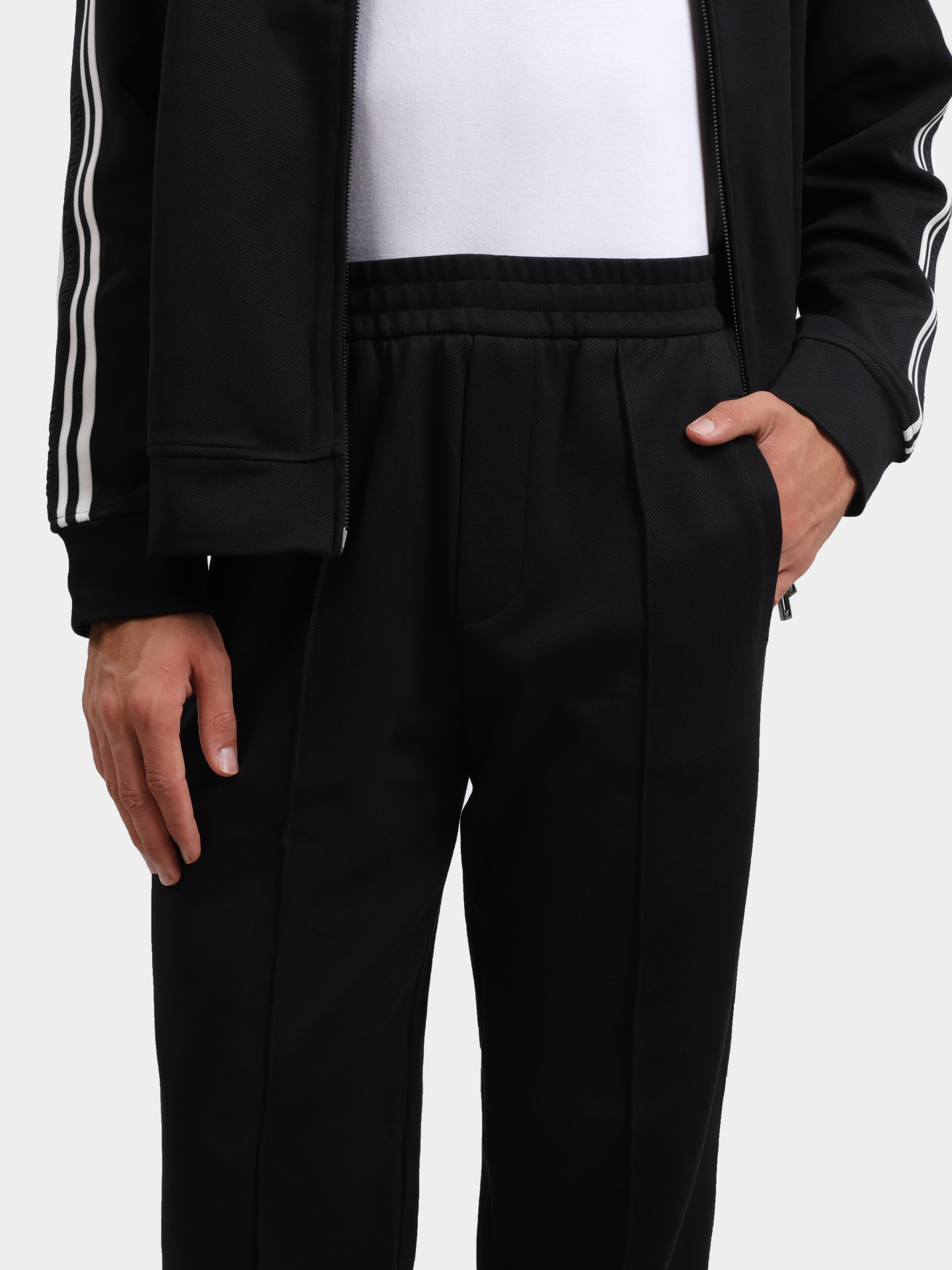 Брюки спортивные Emporio Armani EM001111 AF13488 UC001 черные мужские — купить в интернет-магазине Verdistore