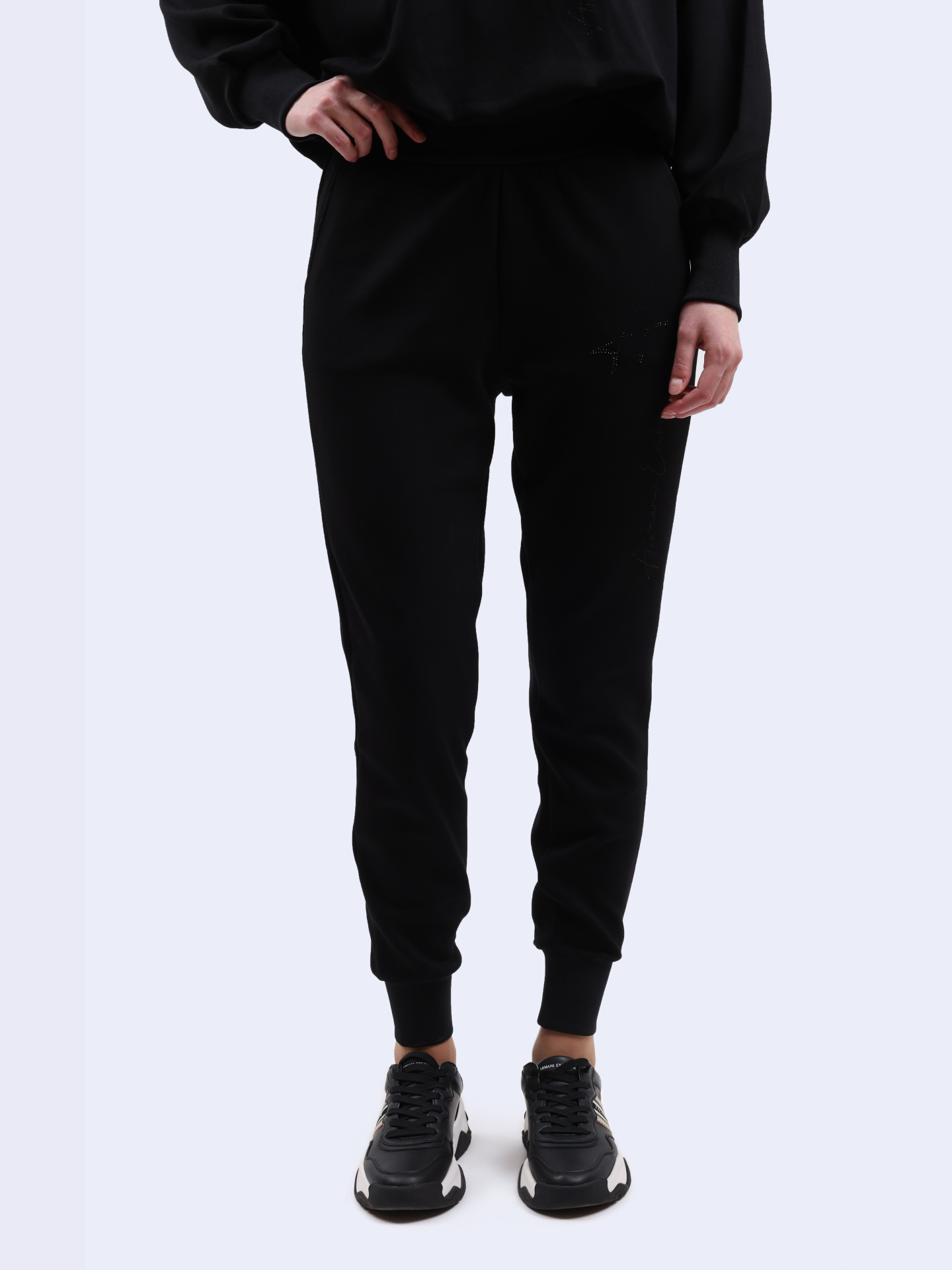 картинка Брюки спортивные Armani Exchange 6DYP84 YJEZZ 1200 черные женские от магазина Verdistore