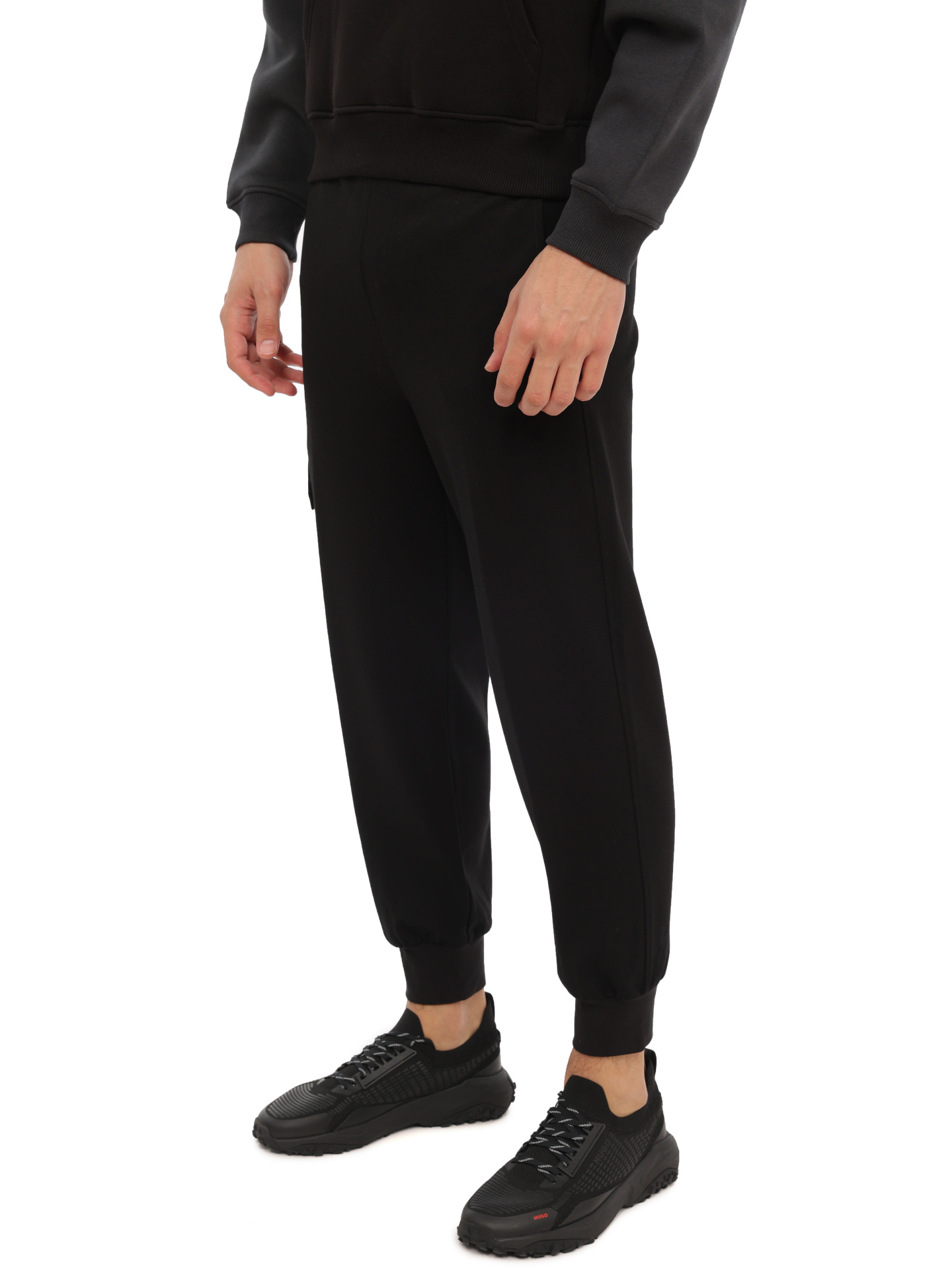 Брюки спортивные черные с эластичным поясом и манжетами снизу — купить в интернет-магазине Verdistore