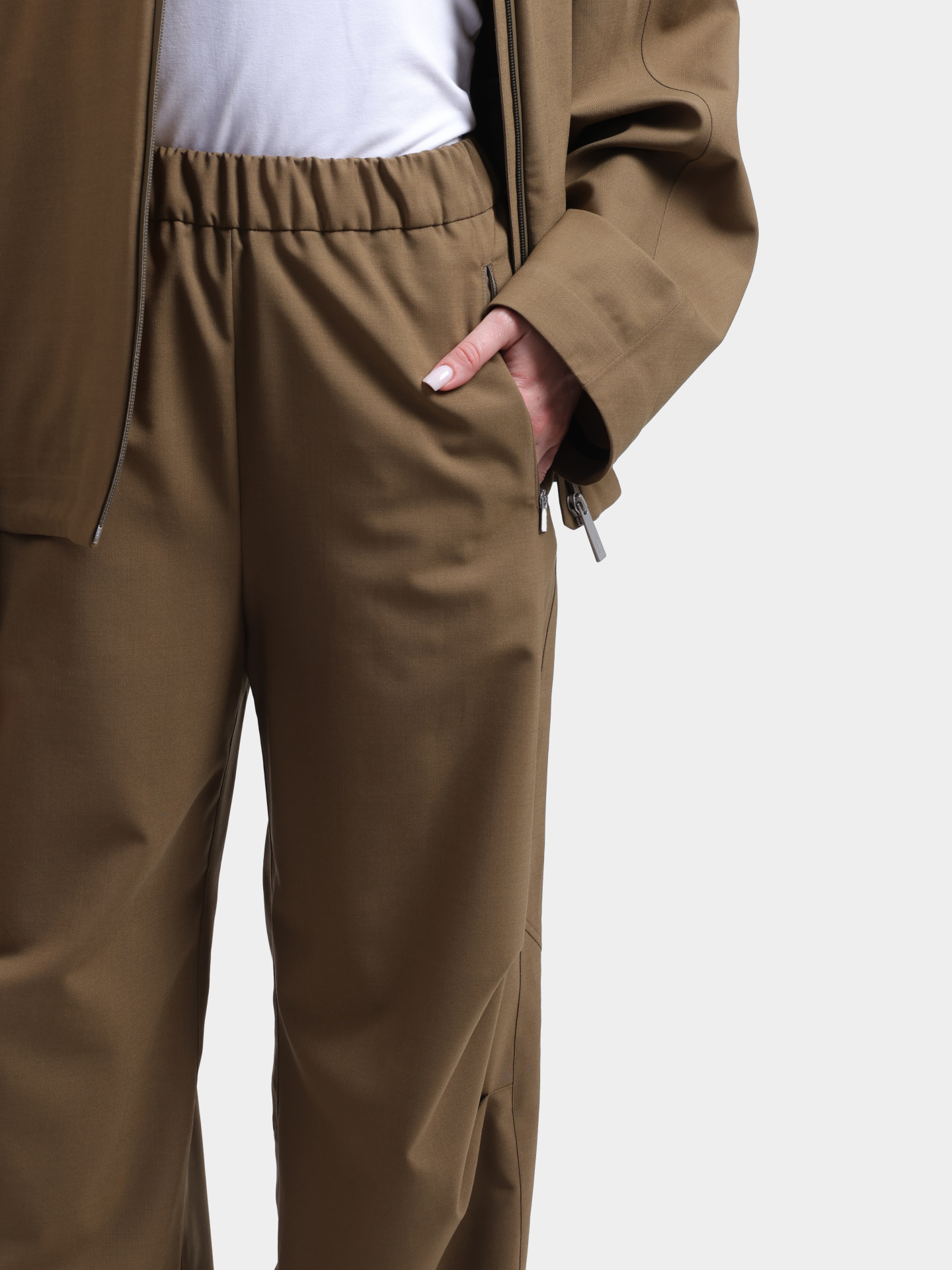Брюки Herno Laminar PT00059DL 12847 7305 хаки женские — купить в интернет-магазине Verdistore