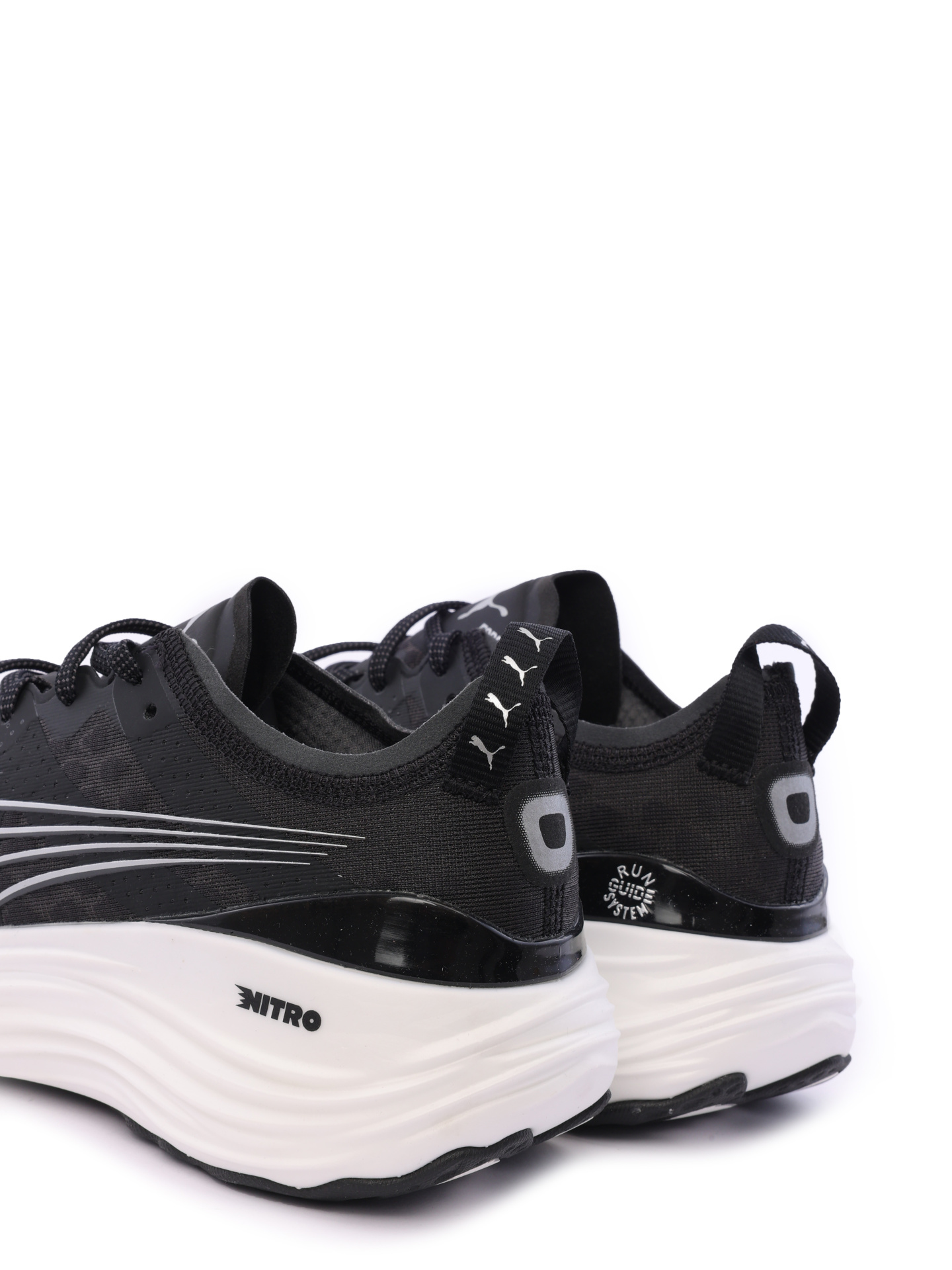 Кроссовки черные на массивной белой подошве  — купить в интернет-магазине Verdistore