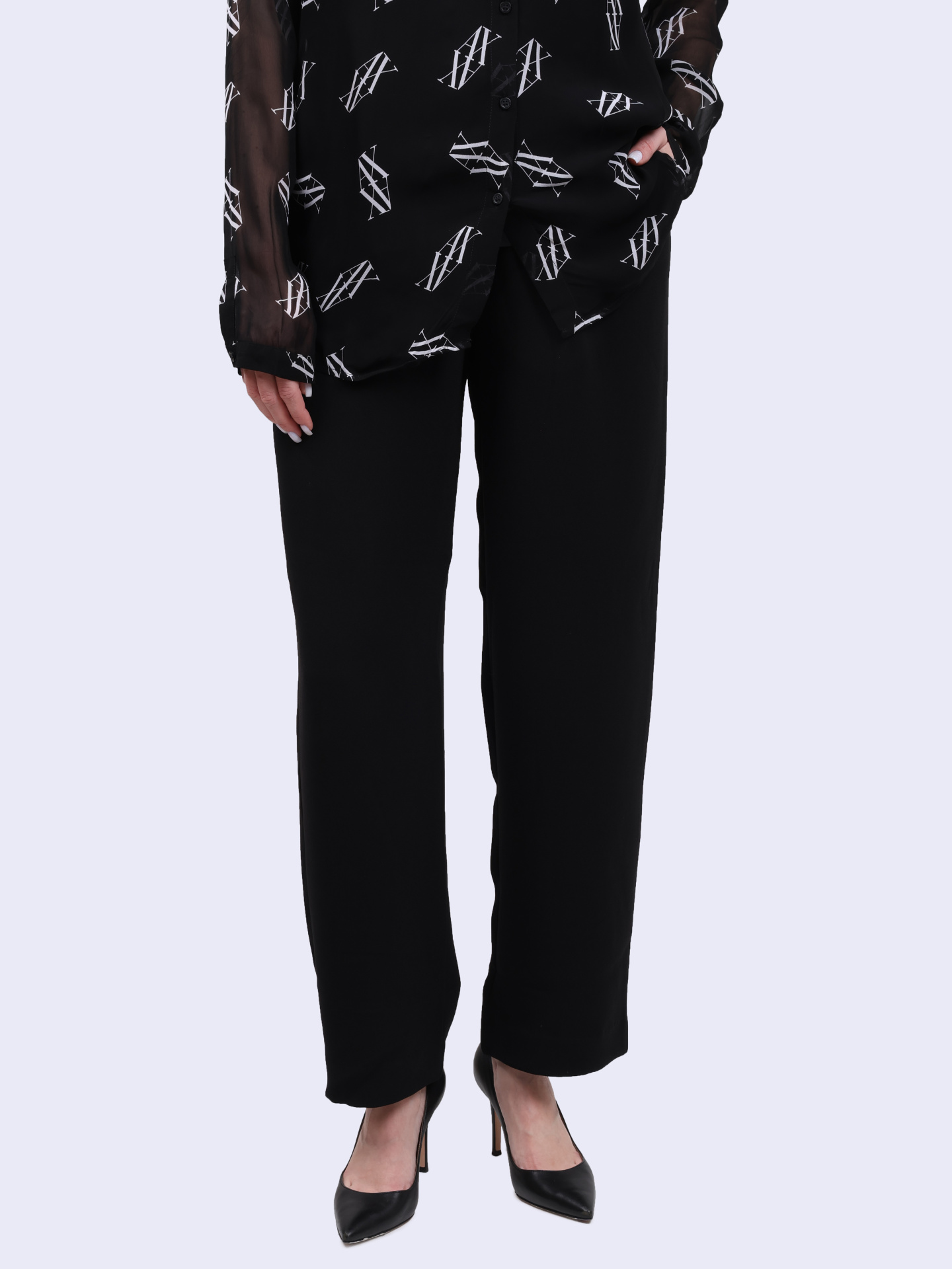 картинка Брюки классические Armani Exchange XW000030 AF10264 UC001 черные женские от магазина Verdistore