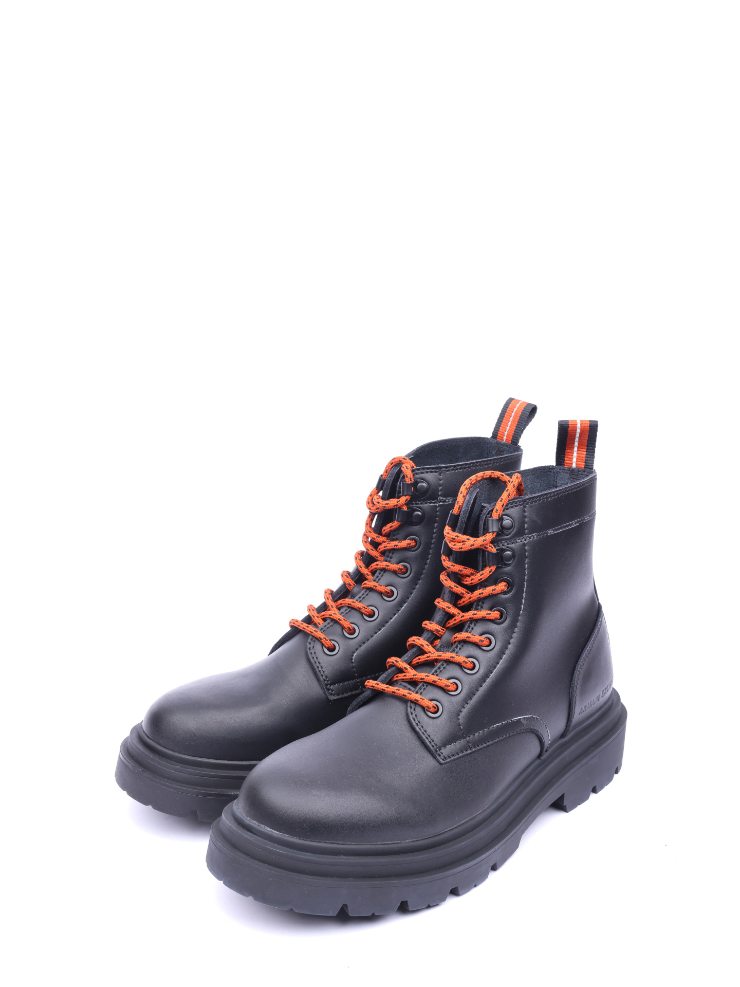 картинка Ботинки Armani Exchange XUM005 XV500 00002 черные мужские из кожи от магазина Verdistore