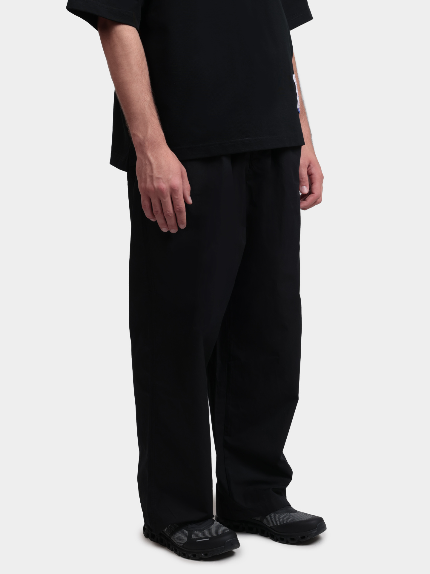 Брюки MAISON MIHARA YASUHIRO I13PT032 BLACK черные мужские с патчем  — купить в интернет-магазине Verdistore