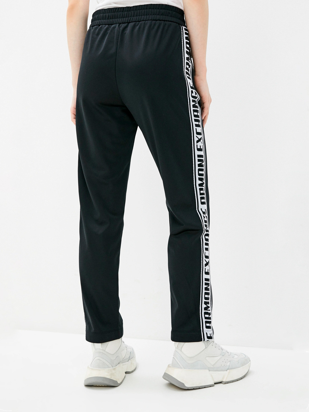 картинка Брюки спортивные Armani Exchange 3HYP84 YJ52Z 1200 черные женские с лампасами от магазина Verdistore