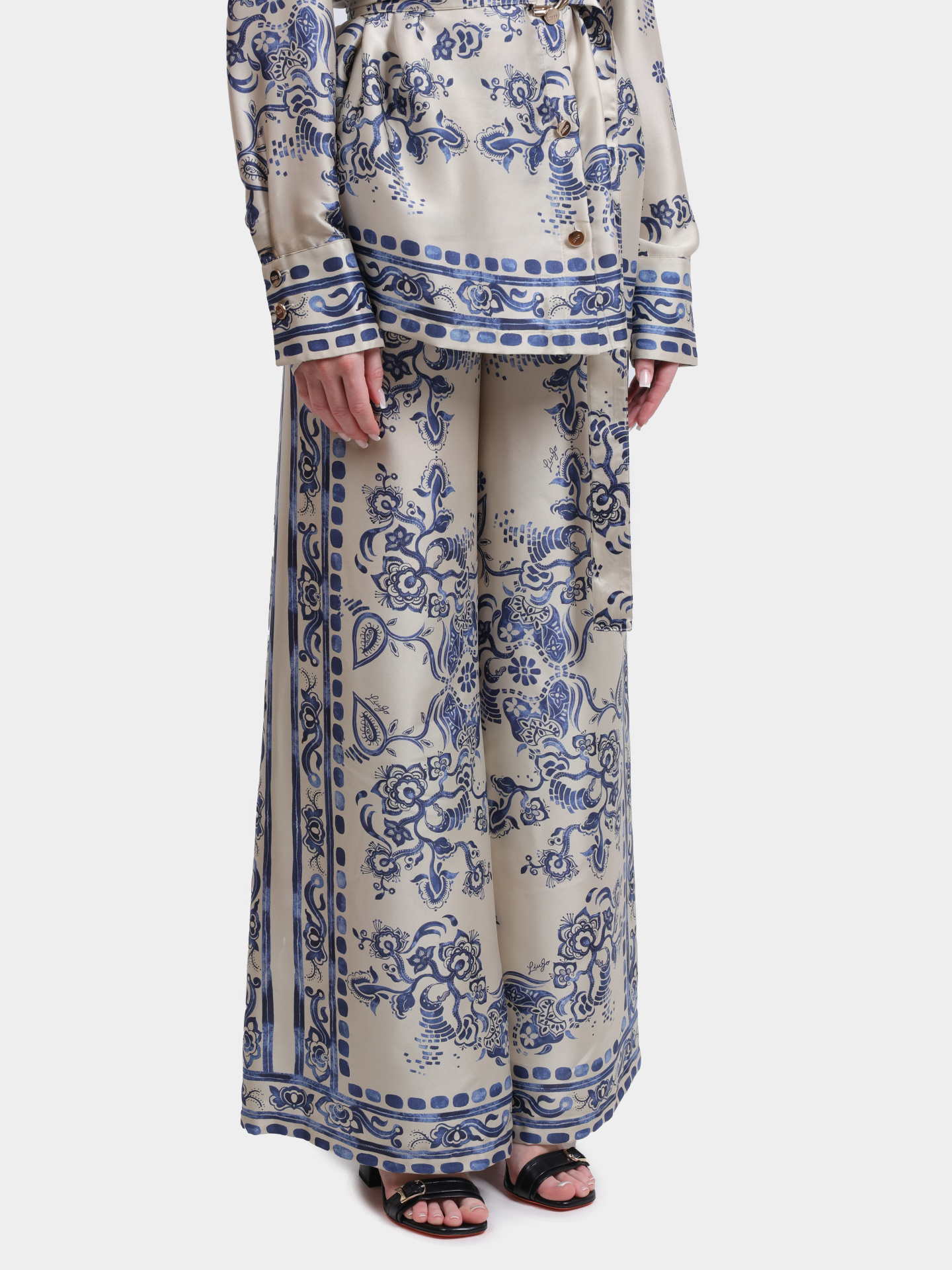 Брюки Liu-Jo BLACK LABEL CA6230 TS555 P9652 женские прямого кроя с цветочным принтом — купить в интернет-магазине Verdistore