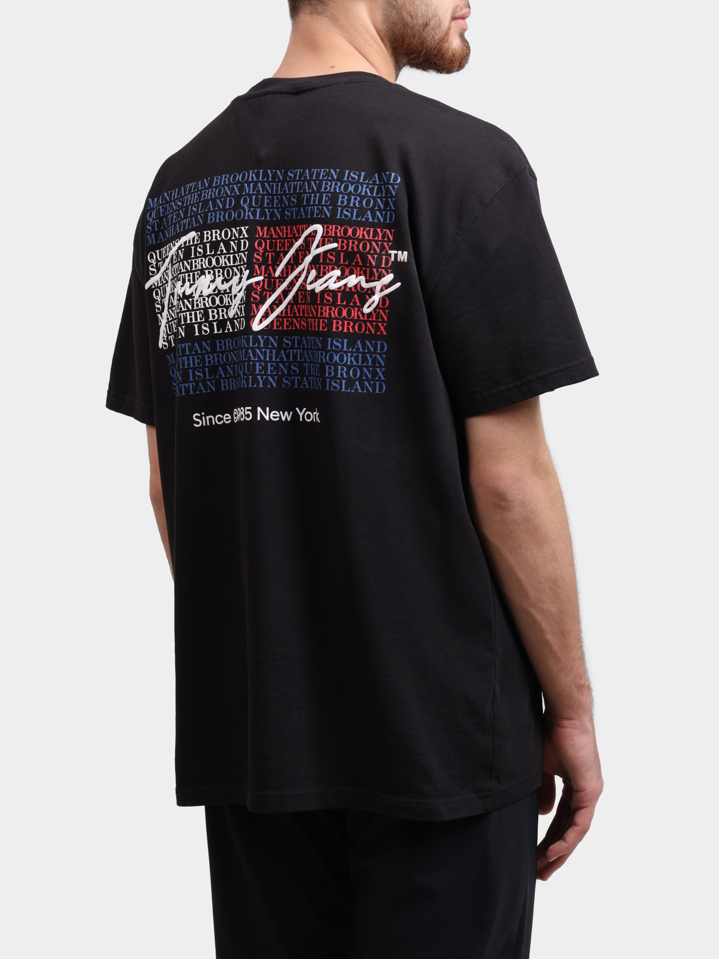 Футболка Tommy Jeans DM0DM18518 BDS черная мужской с крпным принтом  — купить в интернет-магазине Verdistore