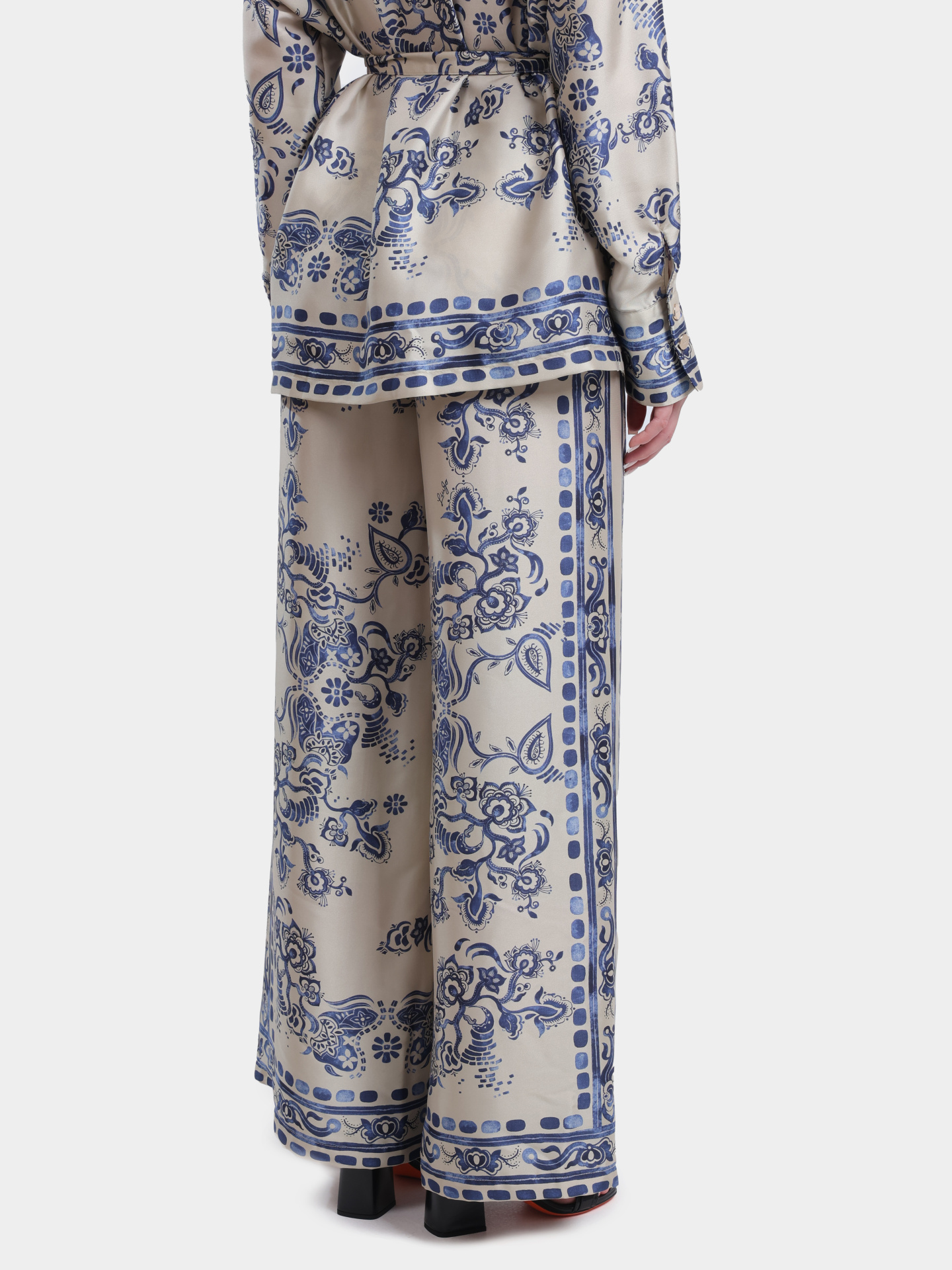 Брюки Liu-Jo BLACK LABEL CA6230 TS555 P9652 женские прямого кроя с цветочным принтом — купить в интернет-магазине Verdistore